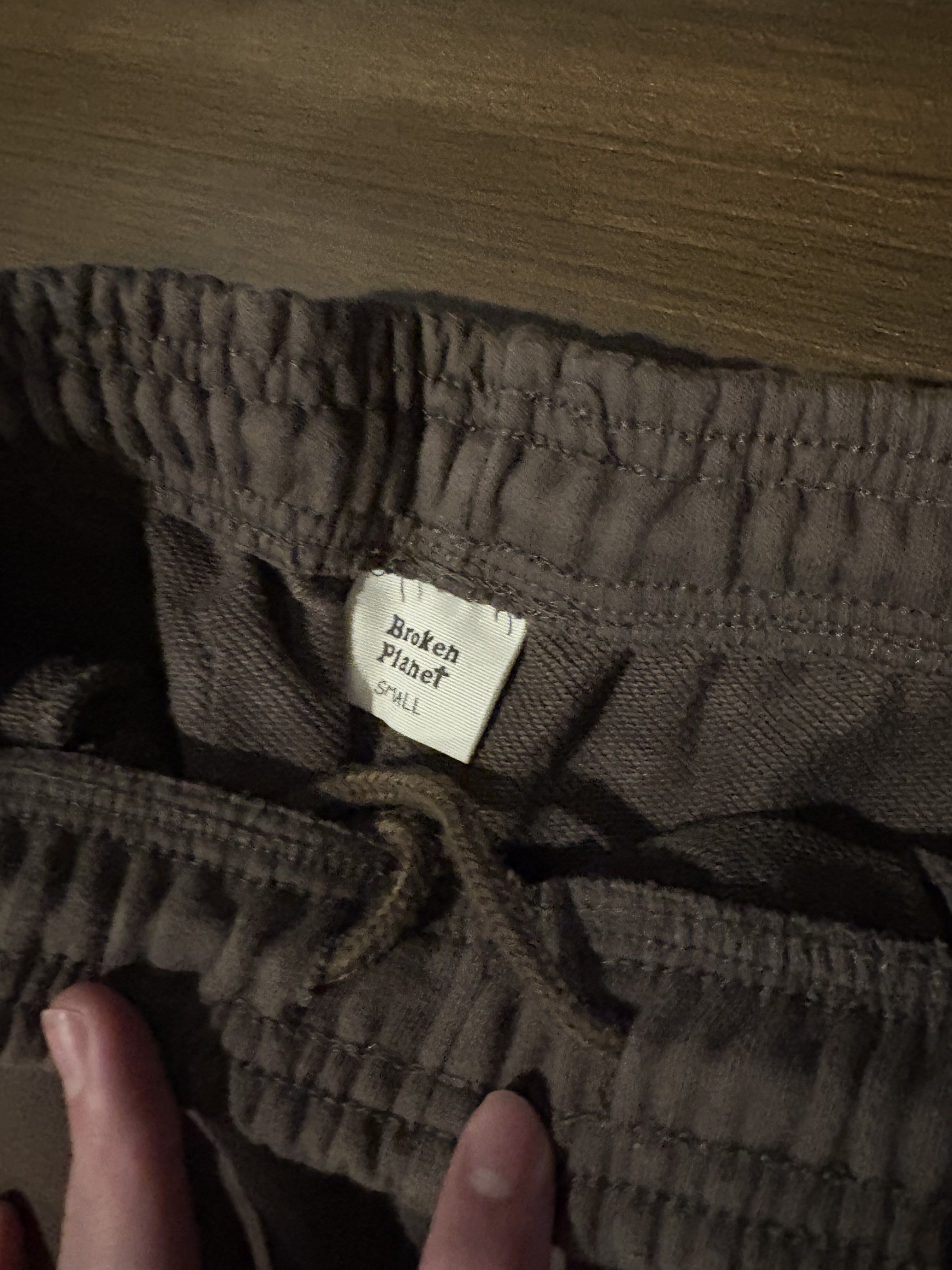 Broken Planet Sweatpants (brown) (Category: Hoodies) located in Muntinlupa City. Submitted by theclosetcollective.ph (Listing ID 1418348426, Image 3). Description: RUSH UK BRAND SIZE SMALL 10/10 condition.