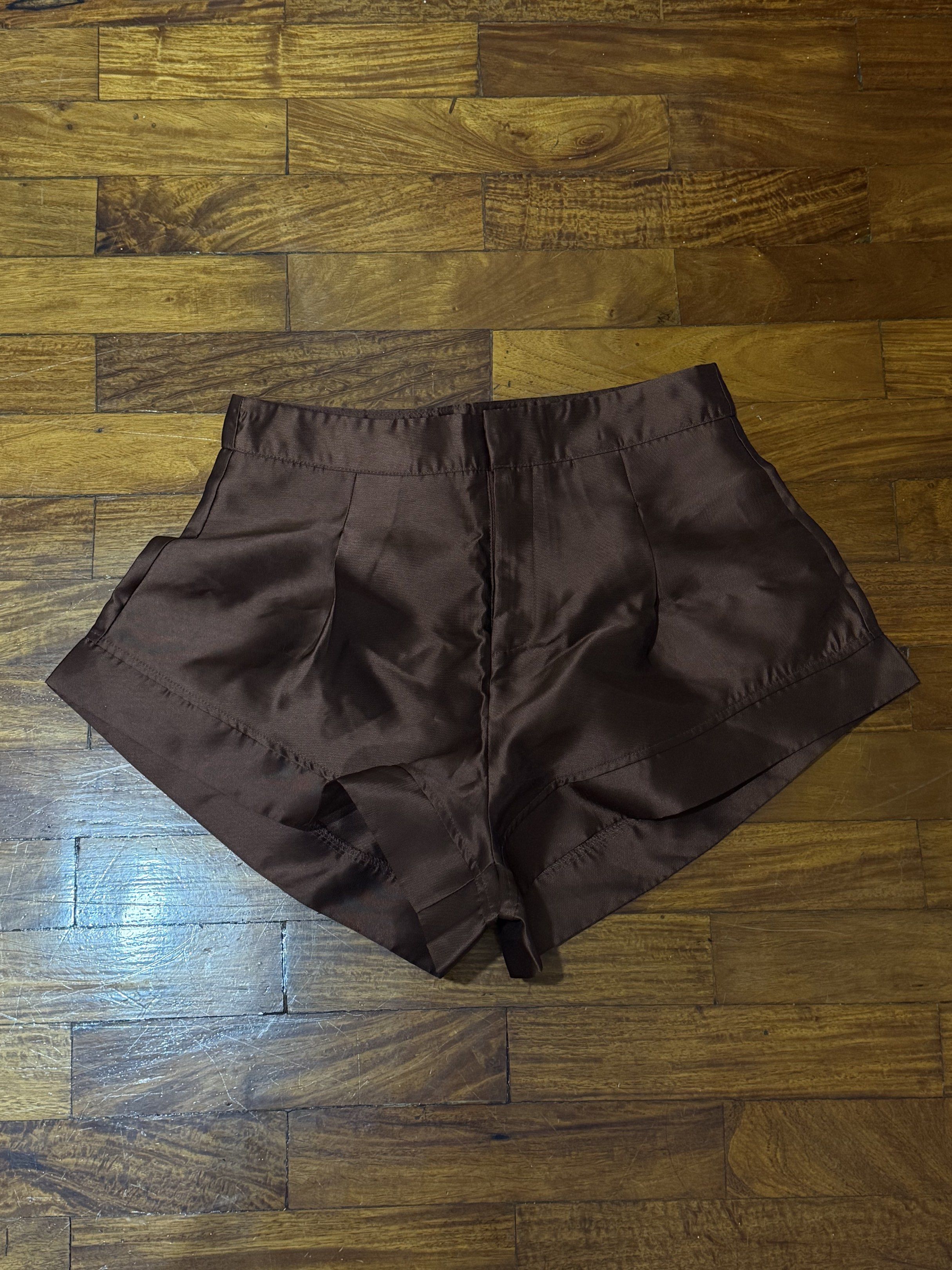 Brown Satin High-Waisted Shorts (Category: Shorts) located in Del Monte. Submitted by bren.lim (Listing ID 1418324380, Image 1). Description: Elegant brown satin high-waisted shorts. Features a flattering design with pleats at the front Cute for y2k styling Fits 27-28 waist .