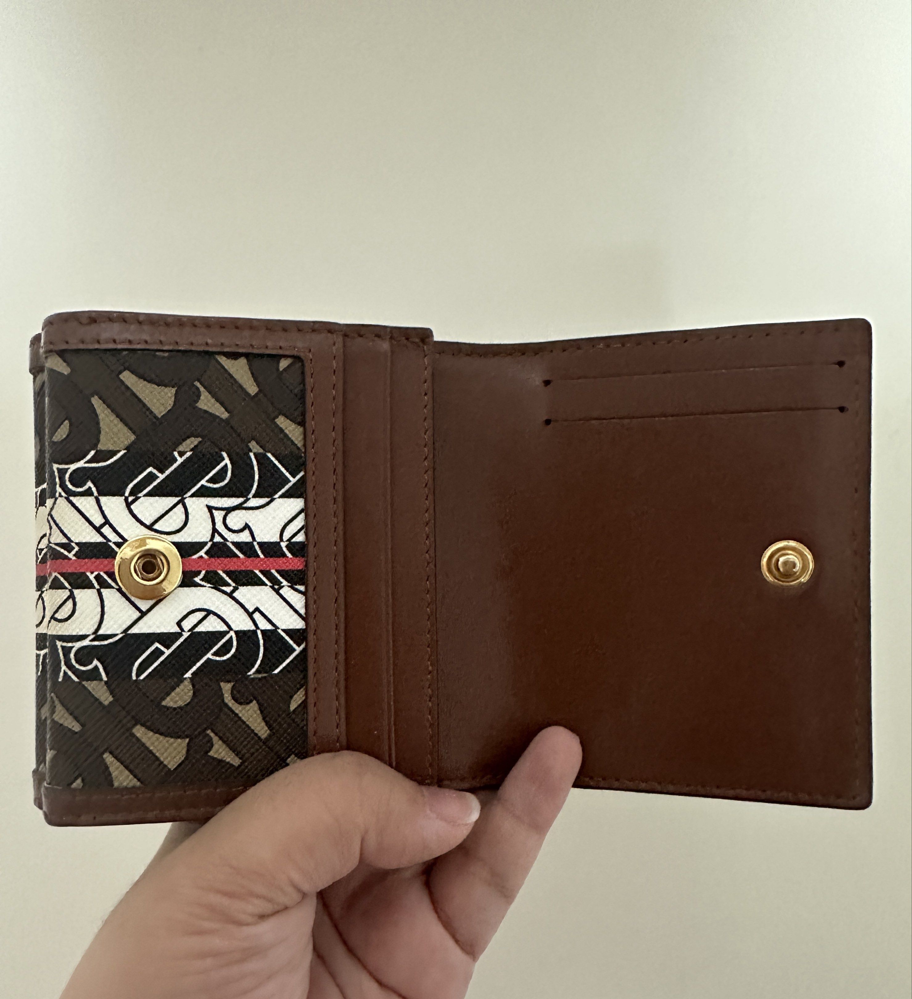 Burberry Small Wallet (Authentic) (Category: Luxury Bags & Wallets) located in Bulacan. Submitted by annebulaclac (Listing ID 1418320700, Image 2). Description: Burberry Small/ Compact Wallet, Unique design, has 13 card slots, bills and coins compartment. .