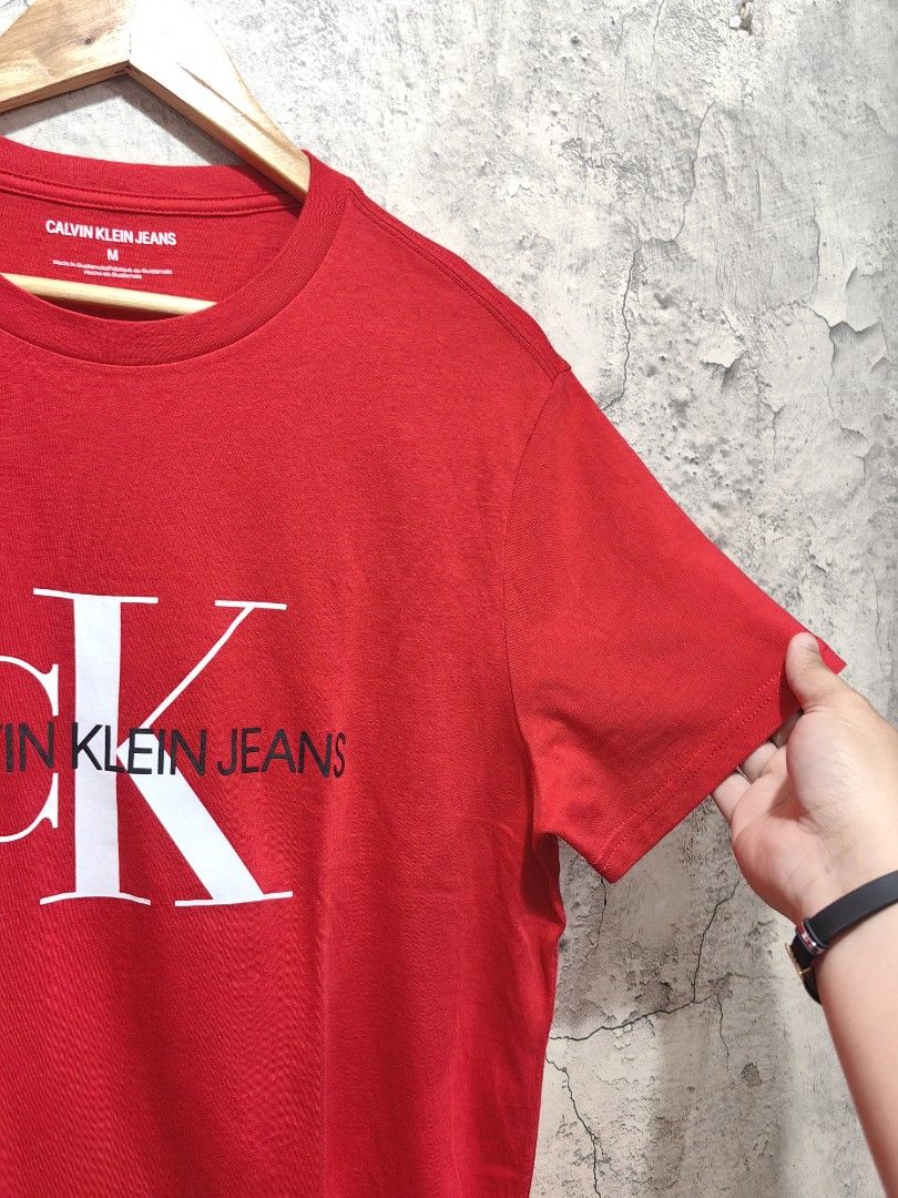 Calvin Klein Jeans monologo tshirt (Category: Tshirts & Polo Shirts ) located in Quezon City. Submitted by 110collectionsph (Listing ID 1418332035, Image 3). Description: NEVER BEEN USED NA LAUNDRY LANG | Good as new. PRELOVED C|KJEANS MONOLOGO REG T-SHIRT | RED | MEDIUM | L27.5xW20 | P1,298 | PRISTINE CONDITION NO ISSUE | 10/10 COLOR RATE AND CONDITION Available online and in-store. Small shop location Cubao Quezon City.