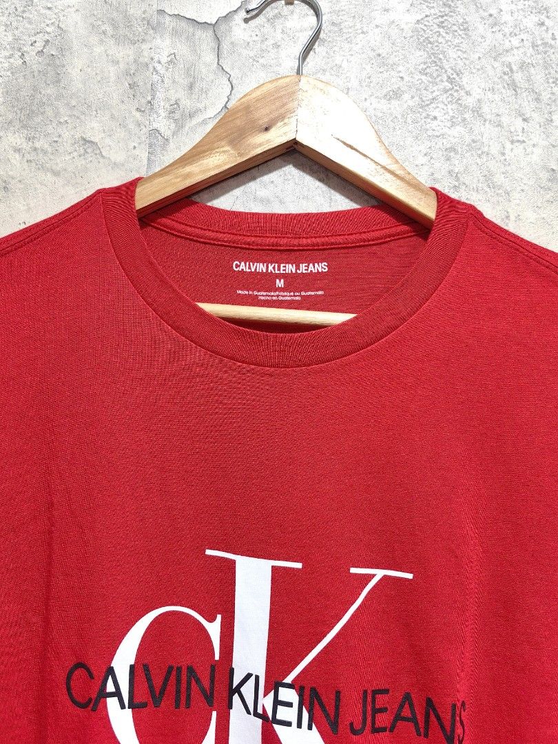 Calvin Klein Jeans monologo tshirt (Category: Tshirts & Polo Shirts ) located in Quezon City. Submitted by 110collectionsph (Listing ID 1418332035, Image 2). Description: NEVER BEEN USED NA LAUNDRY LANG | Good as new. PRELOVED C|KJEANS MONOLOGO REG T-SHIRT | RED | MEDIUM | L27.5xW20 | P1,298 | PRISTINE CONDITION NO ISSUE | 10/10 COLOR RATE AND CONDITION Available online and in-store. Small shop location Cubao Quezon City.