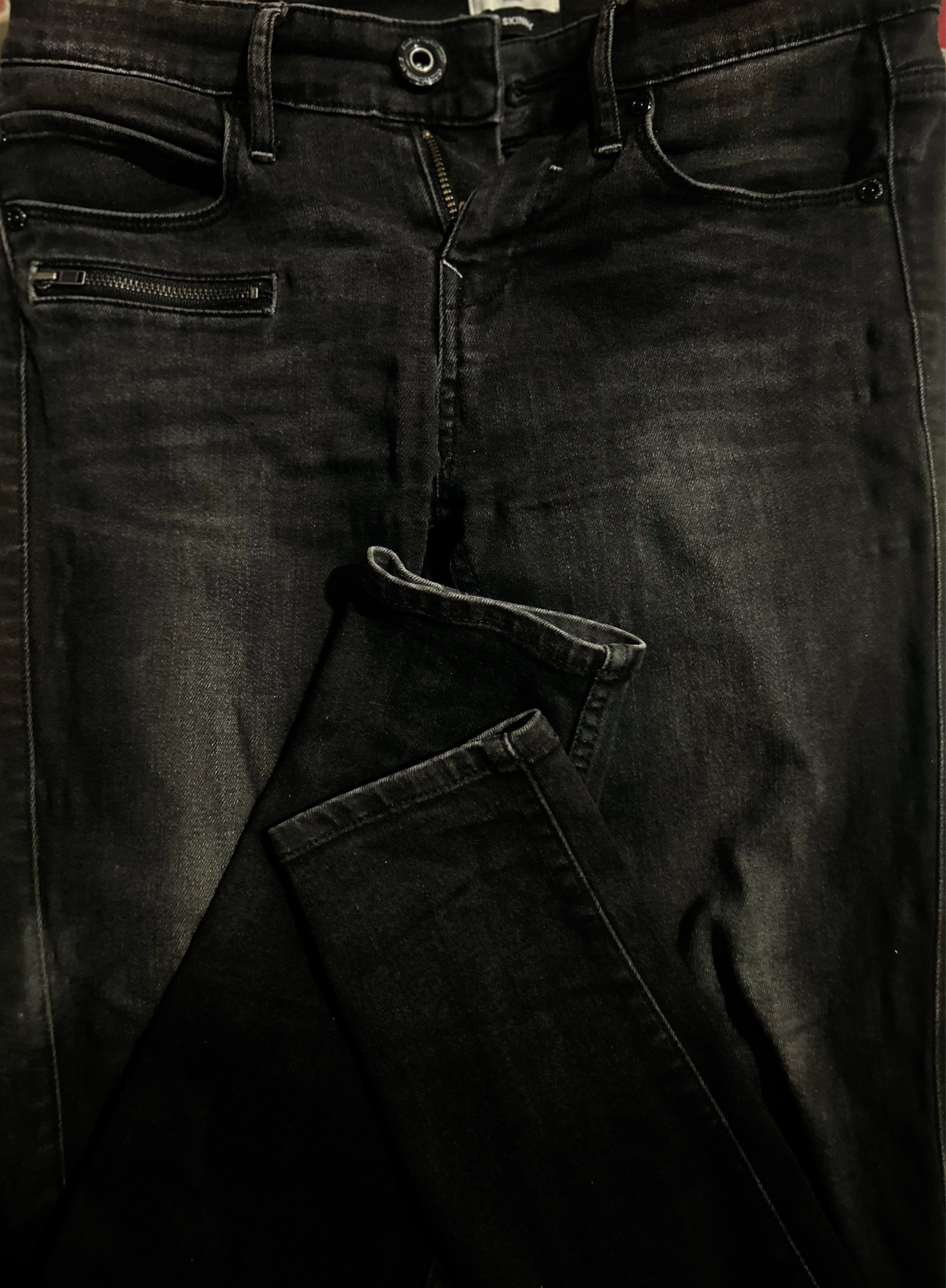 CHEVIGNON (Category: Jeans) located in Davao. Submitted by sart0ria85 (Listing ID 1418375585, Image 3). Description: Dark Grey Skinny Jeans. Medium Size. 28. MADE IN FRANCE. 93% COTTON. 4% POLYESTER 2%ELASTANE VERY GOOD CONDITION (90/100).
