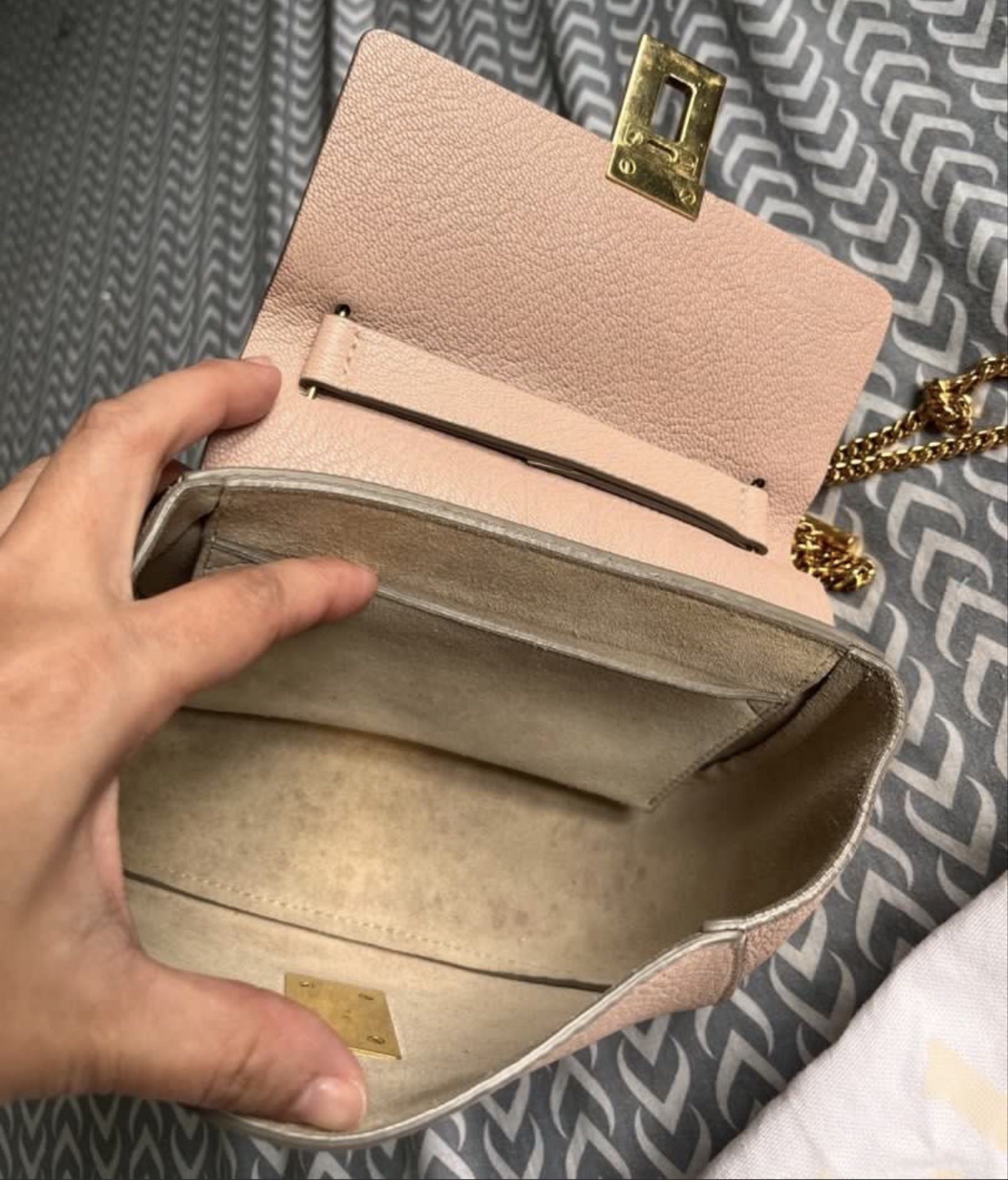 Chloe Drew Bag (Category: Luxury Bags & Wallets) located in Baler. Submitted by lalaloves_ (Listing ID 1418275271, Image 3). Description: - Authentic Chloe Drew bag - Blush pink color - Gold-tone chain strap and hardware - Includes dust bag, authenticity card, and receipt - Single interior compartment - Flap closure with turn-lock clasp.