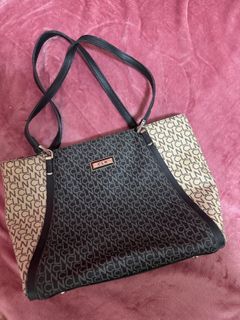 (Category: ) located in . Submitted by frannecess (Listing ID 1418371456, Image 1). Description: .