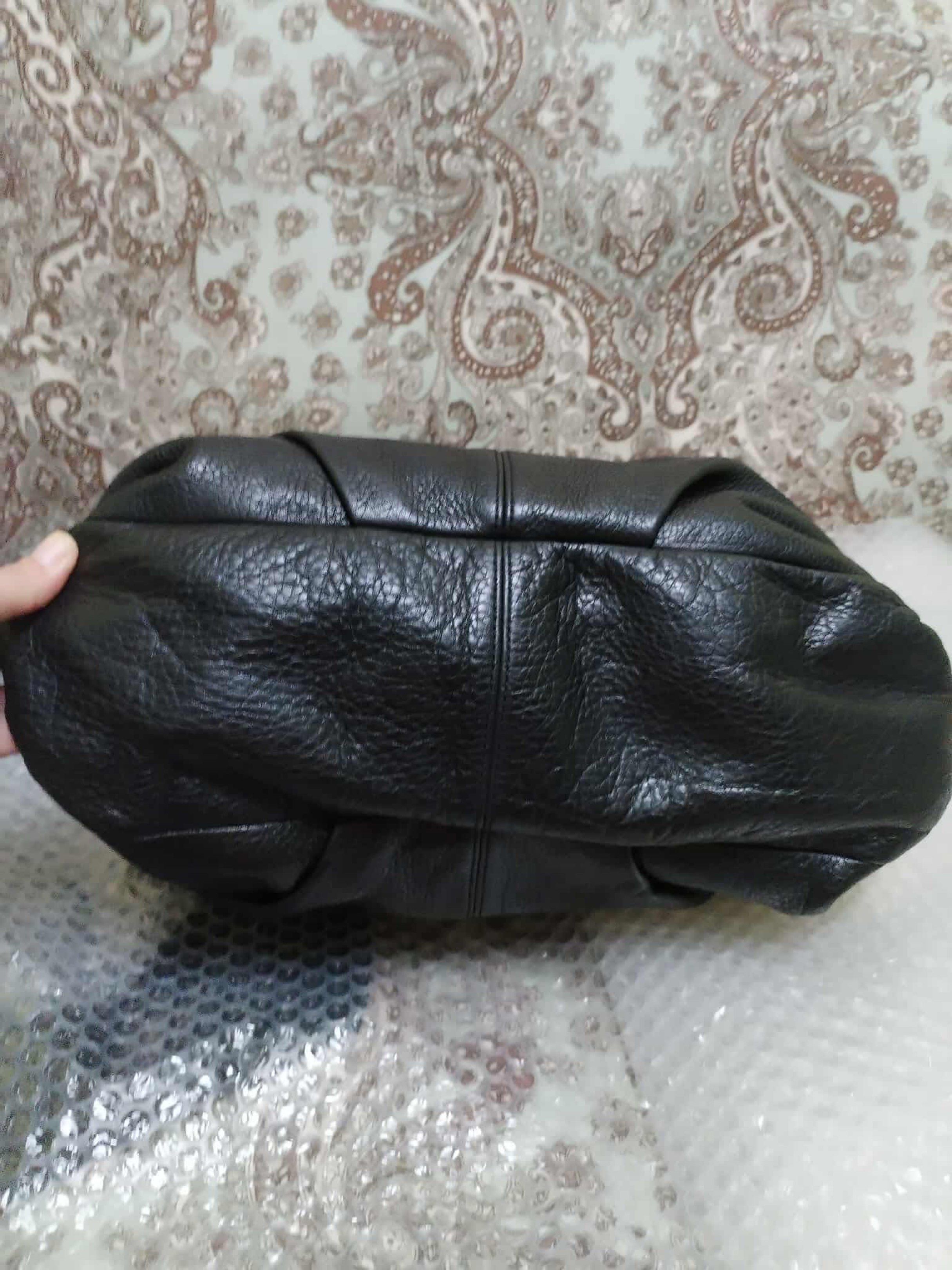 Coach Brooke Large Hobo Bag (Category: Luxury Bags & Wallets) located in Panglao. Submitted by whatsdbuzz (Listing ID 1418403654, Image 2). Description: - Coach Brooke Large Hobo Bag - guaranteed original -Classic, versatile & spacious made of leather .