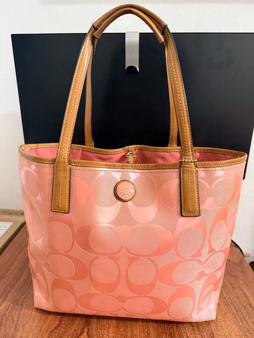 Coach Pink Tote Bag (Category: Luxury Bags & Wallets) located in Quezon City. Submitted by cdablossoms.mnl (Listing ID 1418266977, Image 1). Description: Coach Pink Tote Good Condition.