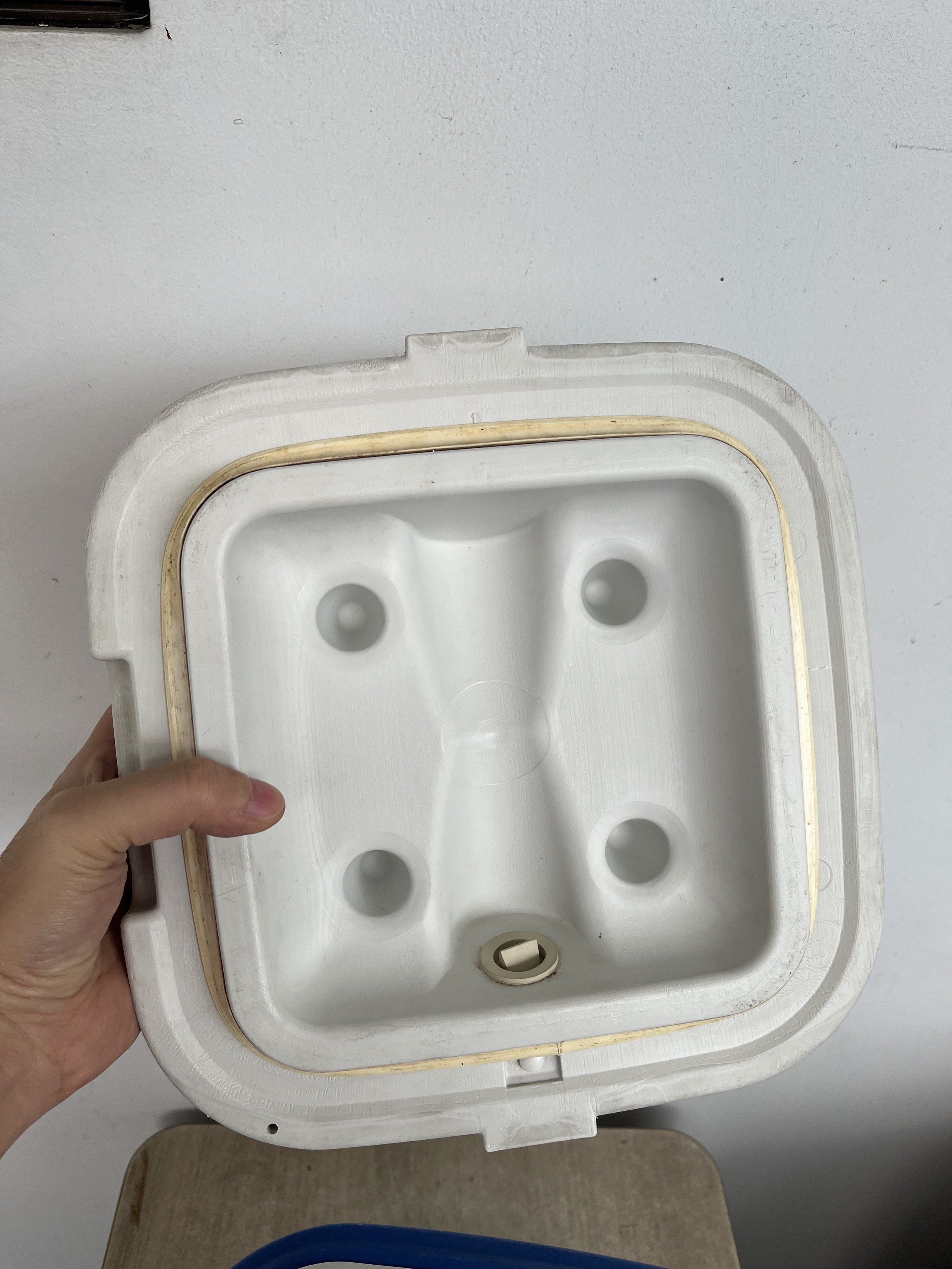 Coleman Drinking Water 3 Cooler (Category: Water Bottles & Tumblers) located in Manila. Submitted by mching0424 (Listing ID 1418293937, Image 3). Description: Rubber is slight sticky but can be removed by cleaning..