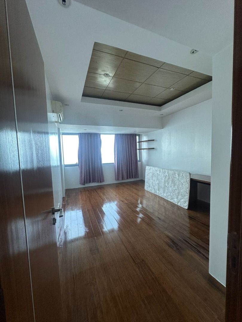 CONDO FOR RENT IN ERMITA MANILA (Category: Apartments & Condos) located in Quezon City. Submitted by zobelle88properties (Listing ID 1418214147, Image 3). Description: 🐲 CONDO FOR RENT IN ERMITA MANILA 📍Ermita Manila 🪴 FA : 151 sqm 💰 Rental Price : 120k per month 🎯 3 bedroom 🎯 3 bath and toilet 🎯 Fully furnished 🎯 With balcony 🎯 View manila bay 🎯 Terms of payment 1 year contract 2 month deposit 1 advance BELLE CALINA +639175282836 01449
