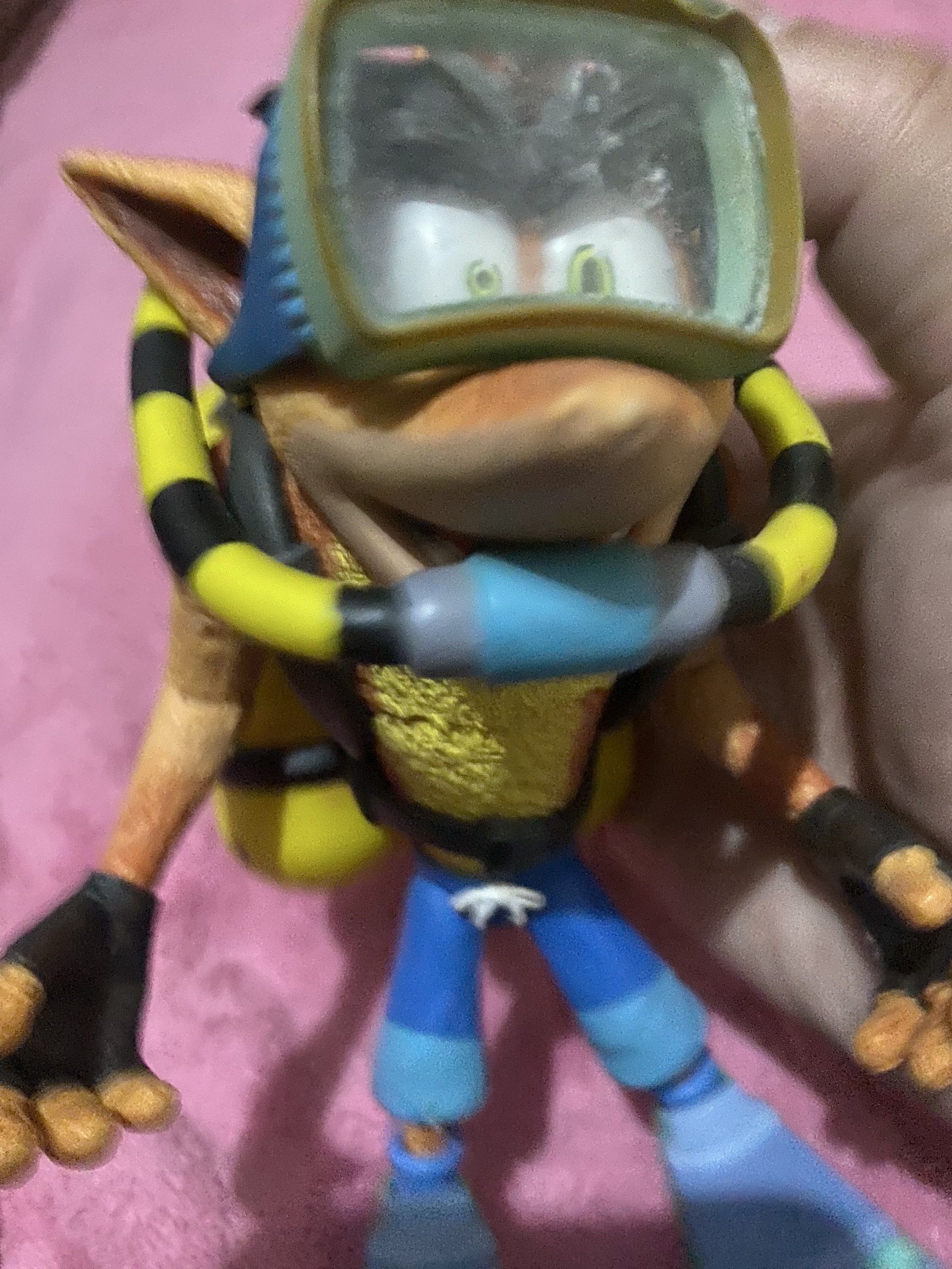 Crash Bandicoot Scuba Diving Figure (Category: Figurines & Statues) located in Manila. Submitted by nino2 (Listing ID 1418397966, Image 3). Description: - Crash Bandicoot figure in scuba gear. - Includes diving mask, air tanks, and flippers. - Painted in vibrant colors. - Features articulated joints. - Great collectible for Crash Bandicoot fans. Issue missing nose.