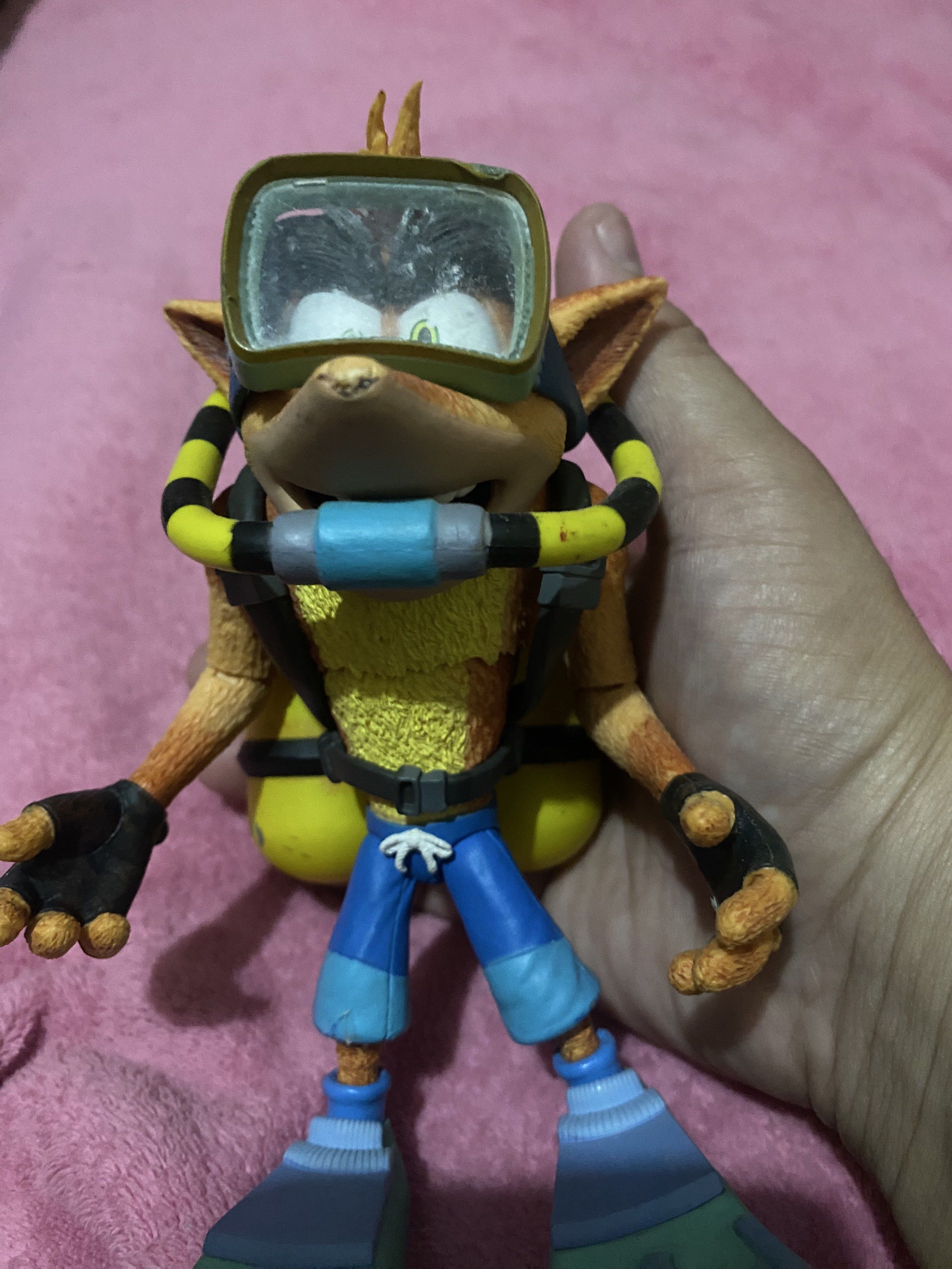 Crash Bandicoot Scuba Diving Figure (Category: Figurines & Statues) located in Manila. Submitted by nino2 (Listing ID 1418397966, Image 1). Description: - Crash Bandicoot figure in scuba gear. - Includes diving mask, air tanks, and flippers. - Painted in vibrant colors. - Features articulated joints. - Great collectible for Crash Bandicoot fans. Issue missing nose.