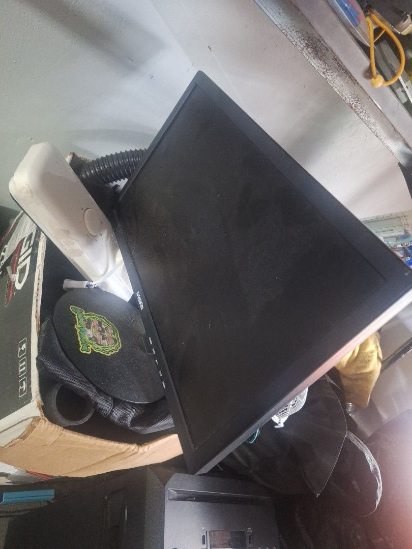 Defect monitor (Category: Desktops) located in Antipolo. Submitted by zzz_shop012516 (Listing ID 1418254976, Image 1). Description: defective can open but have lines still can use. offer only .