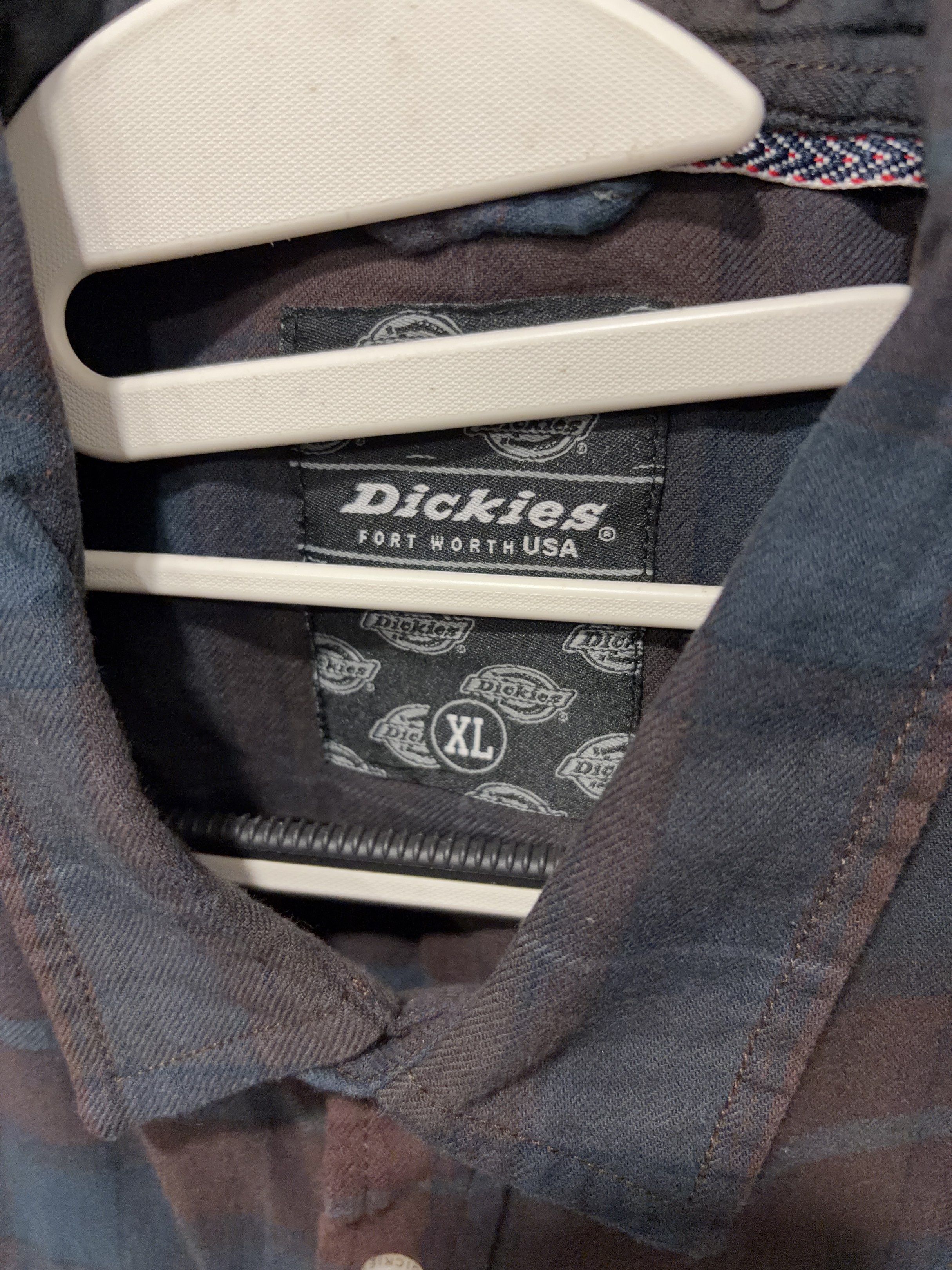 Dickies Plaid Short Sleeve XL (Category: Tshirts & Polo Shirts ) located in Quezon City. Submitted by masterjami (Listing ID 1418274103, Image 2). Description: Dickies Short Sleeve and Black long sleeve Size XL.