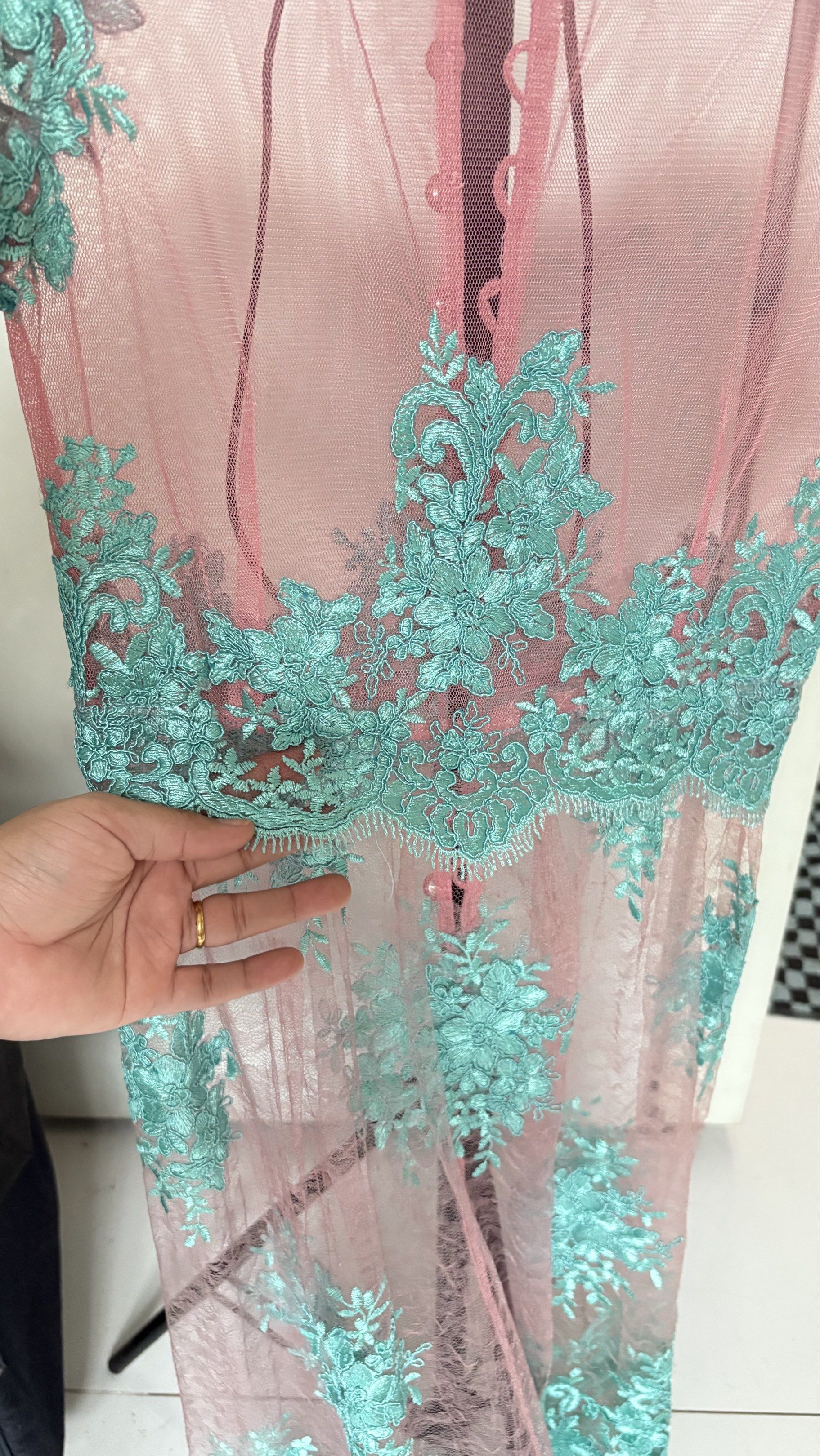 Dress kebaya pink (Kategori: Gaun & Rok) berada di Bekasi. Dikirim oleh prelovedbylibel (ID iklan 1418321219, Gambar 2). Deskripsi: Dalemnya pake inner silk deh bagus! No minussss. Size Lingkar dada : 80cm Panjang baju : 108cm Lingkar pinggang : 68cm 🍊 : Libel.bekasi (buat free ongkir. Barang split payment) Manual : lion/wahana. Pengiriman dr pondok melati bekasi..