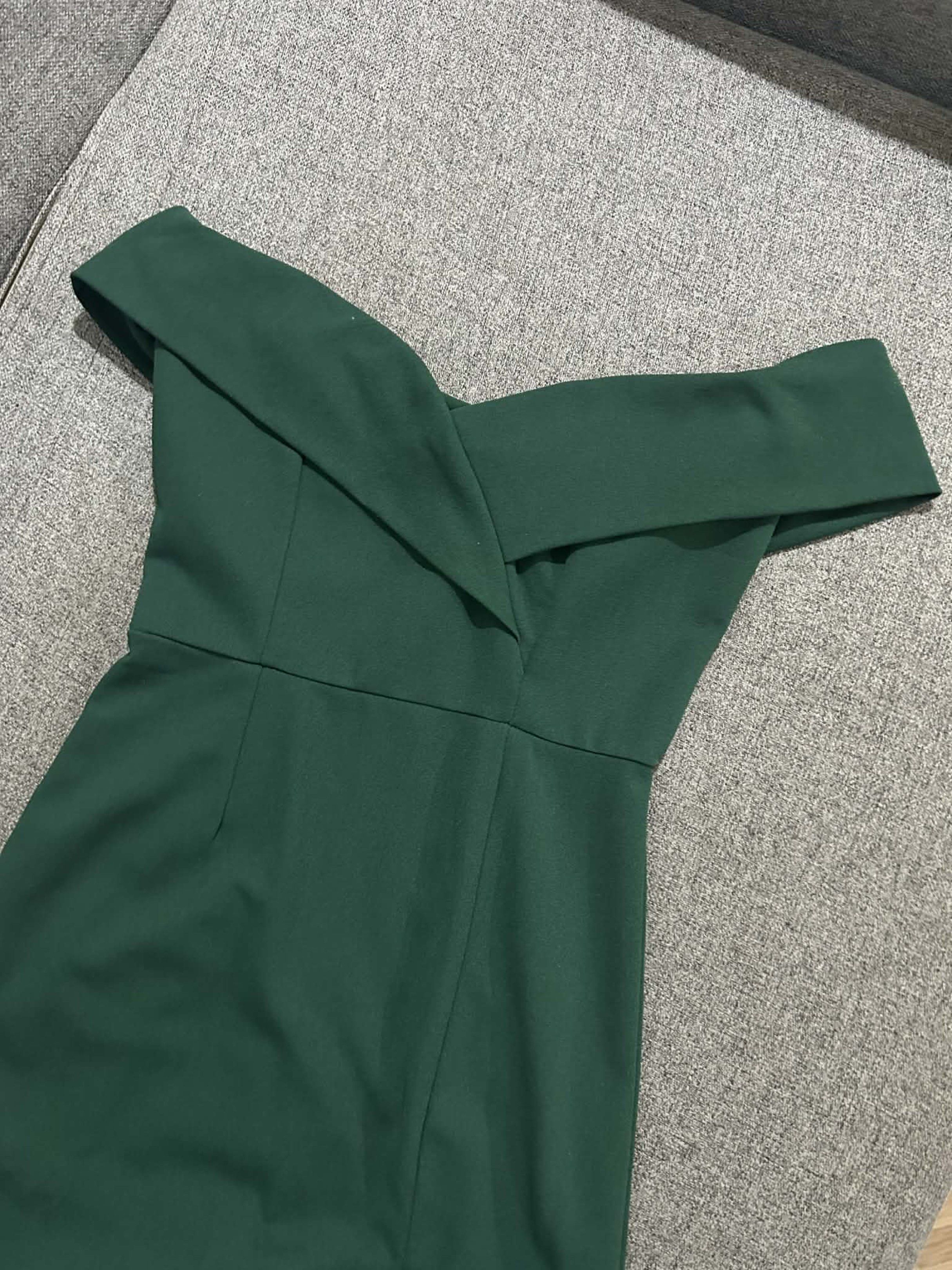 Emerald Green Off-Shoulder Slit Dress (Category: Dresses) located in Paranaque City. Submitted by ch3ll3 (Listing ID 1418221448, Image 3). Description: Evening / Cocktail Dress Small Used only once 500.