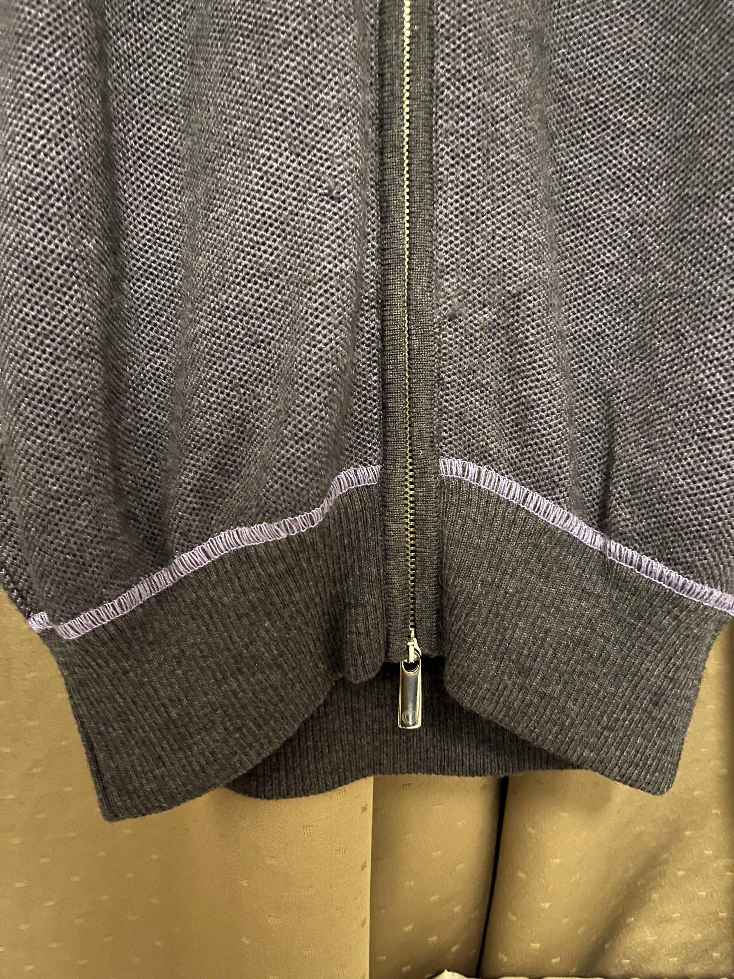 Filo di latte Fullzip jacket cashmere wool milk medium (Category: Coats, Jackets and Outerwear) located in Cavite. Submitted by _solidolo (Listing ID 1418218802, Image 3). Description: 29 Length x 20 Pit to pit size Medium (fit to large) 15%cashmere 35%wool 50%milk fabric Super comfy Ready to wear.