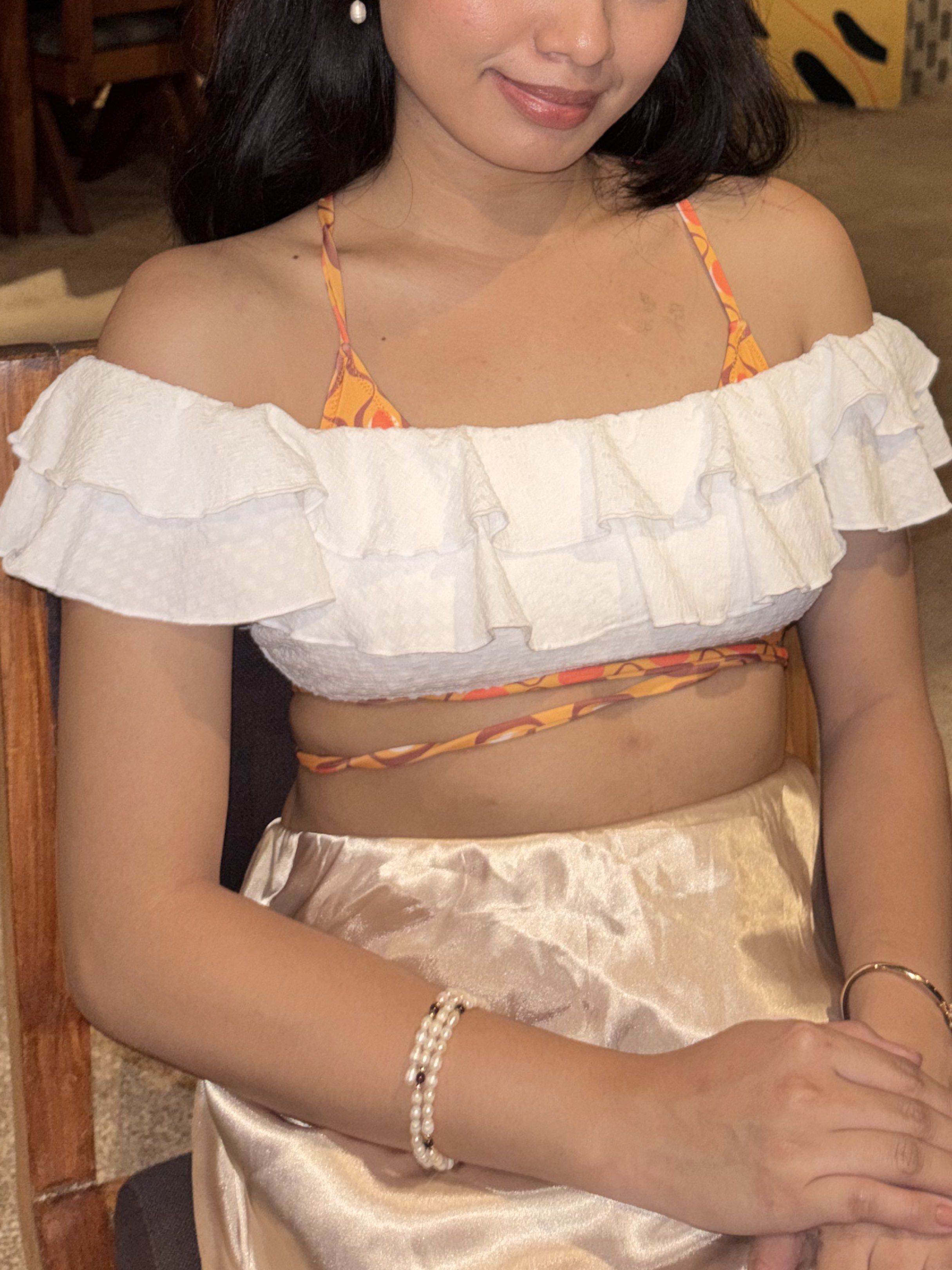FREE SF White Ruffle Design Crop Top (Category: Blouses) located in Pozorrubio. Submitted by ryeisdecluttering (Listing ID 1418383875, Image 3). Description: Rlly cute! Size small Gcash J&T express.