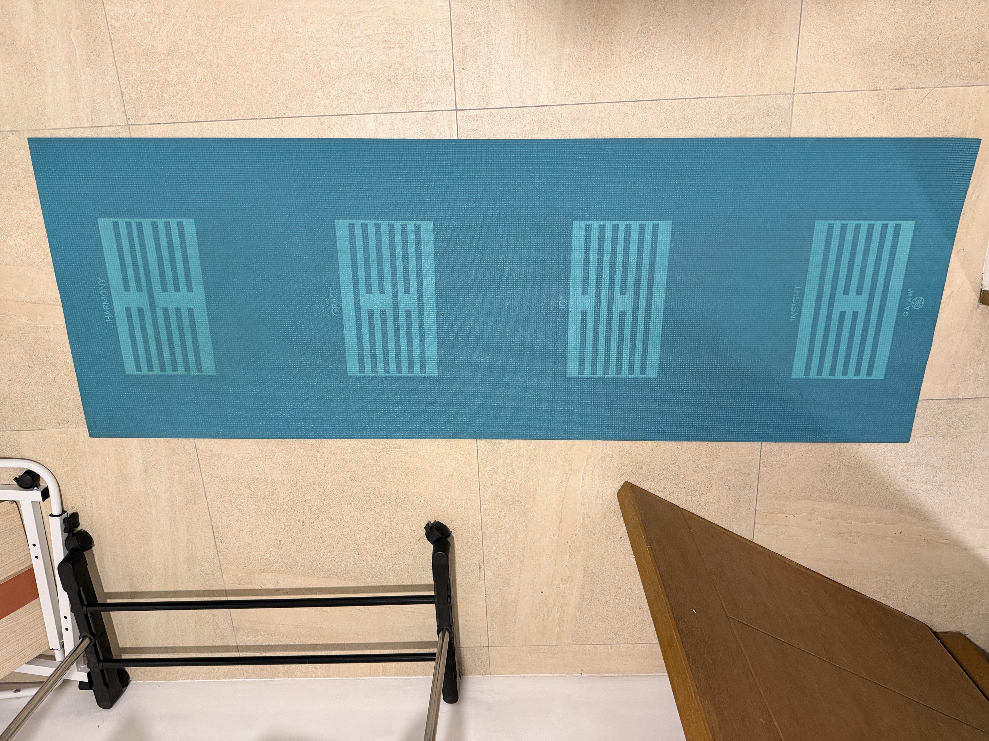 Gaiam Yoga Mat (Category: Exercise Mats) located in Manila. Submitted by jana_5678 (Listing ID 1418359634, Image 1). Description: - Gaiam yoga mat - Teal color - Features a geometric design with the word "Insight" - Suitable for yoga and floor exercises - Provides a comfortable and supportive surface.