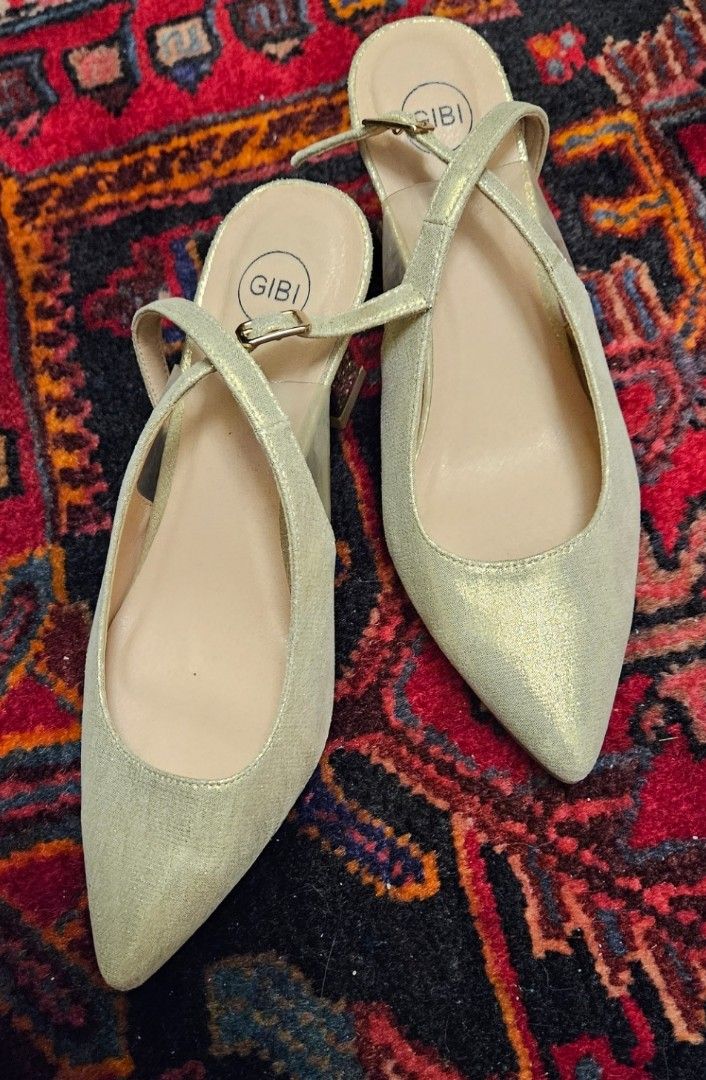 Gibi Gold Heels (Category: Heels) located in Manila. Submitted by cosmicshark-cd31f1 (Listing ID 1418335432, Image 1). Description: size 36. used 2× only for a school homecoming event..