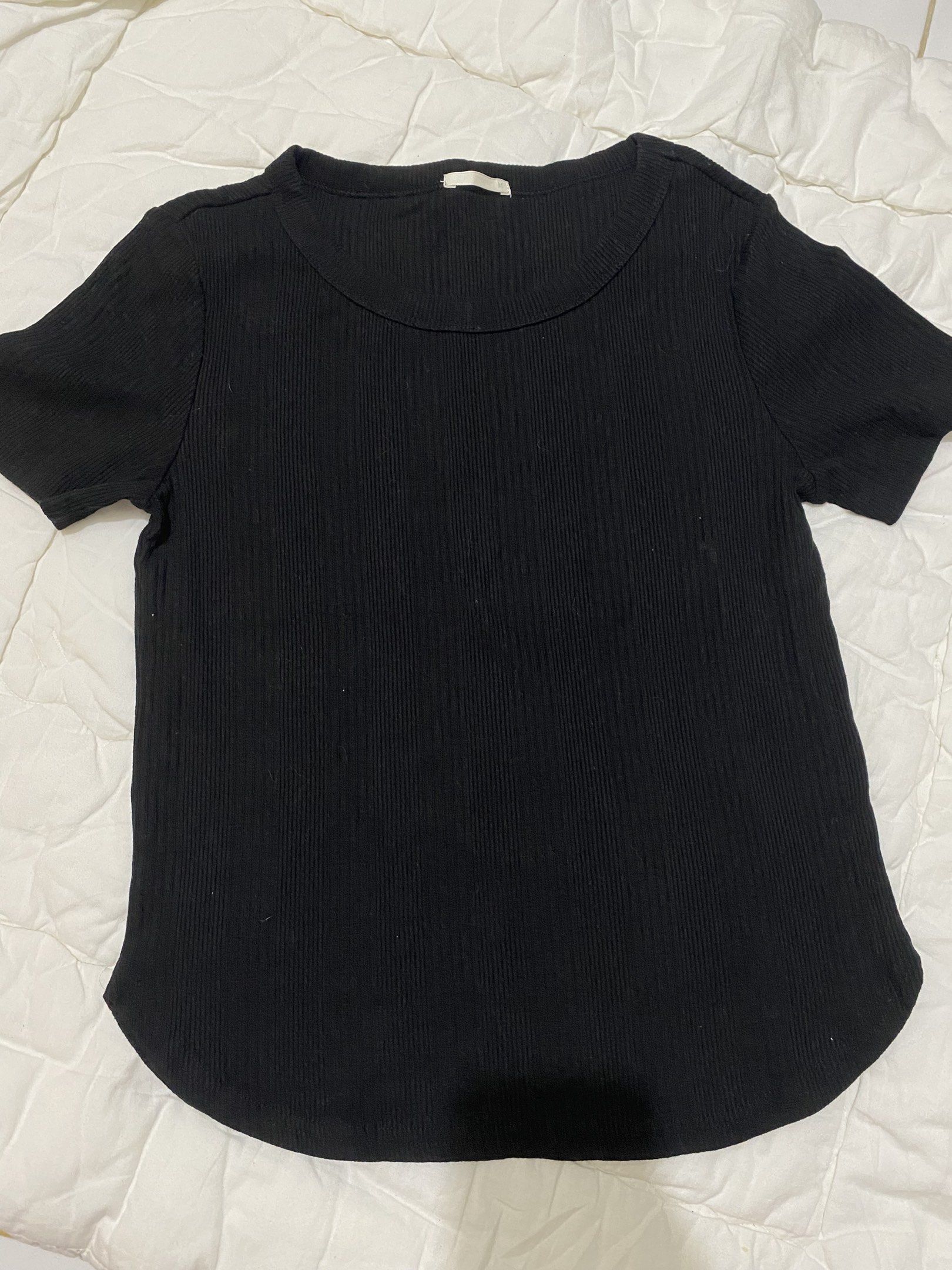 GU Black Ribbed T-shirt - Size M (Category: Shirts) located in San Juan City. Submitted by earlitoooo (Listing ID 1418353415, Image 1). Description: - GU black ribbed t-shirt - Size: M - Features a scoop neckline - Short sleeves - Material: Cotton, polyester, and polyurethane blend - Made in Bangladesh.