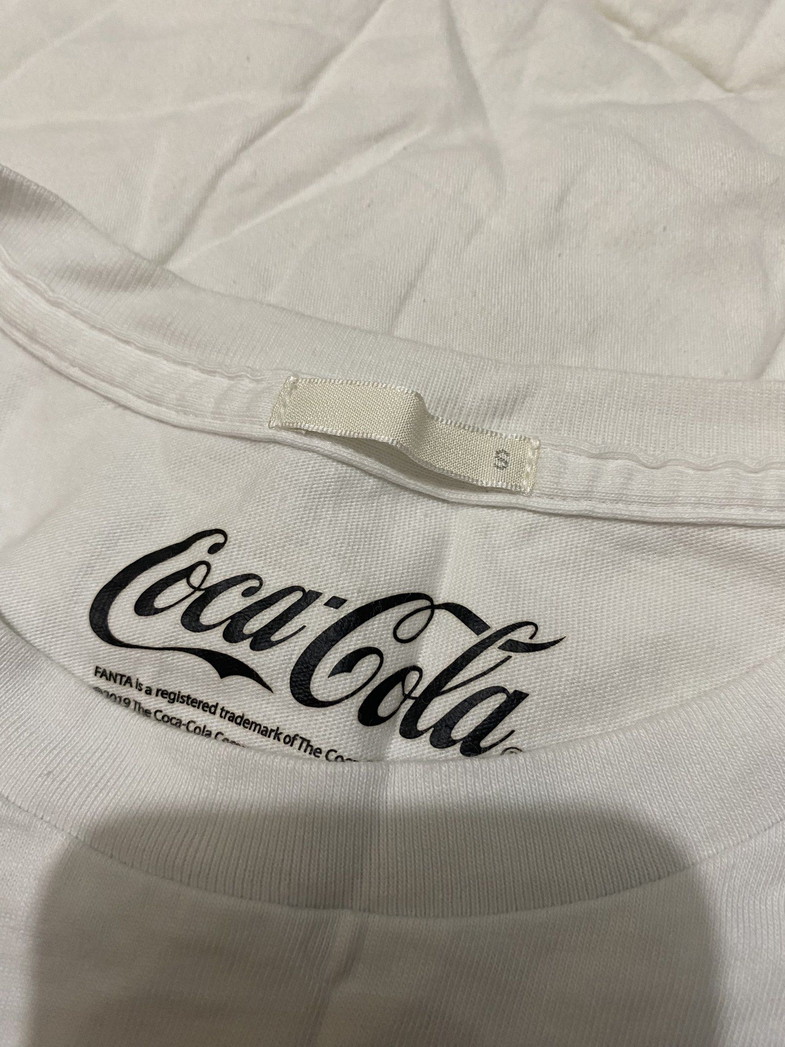 GU Fanta Coca-Cola Graphic Tee (Category: Tshirts & Polo Shirts ) located in San Juan City. Submitted by earlitoooo (Listing ID 1418352667, Image 2). Description: - Fanta graphic tee - Size: Small - Design: Fanta graphic on front, Coca-Cola logo on collar - Brand: GU - Material: 100% cotton.