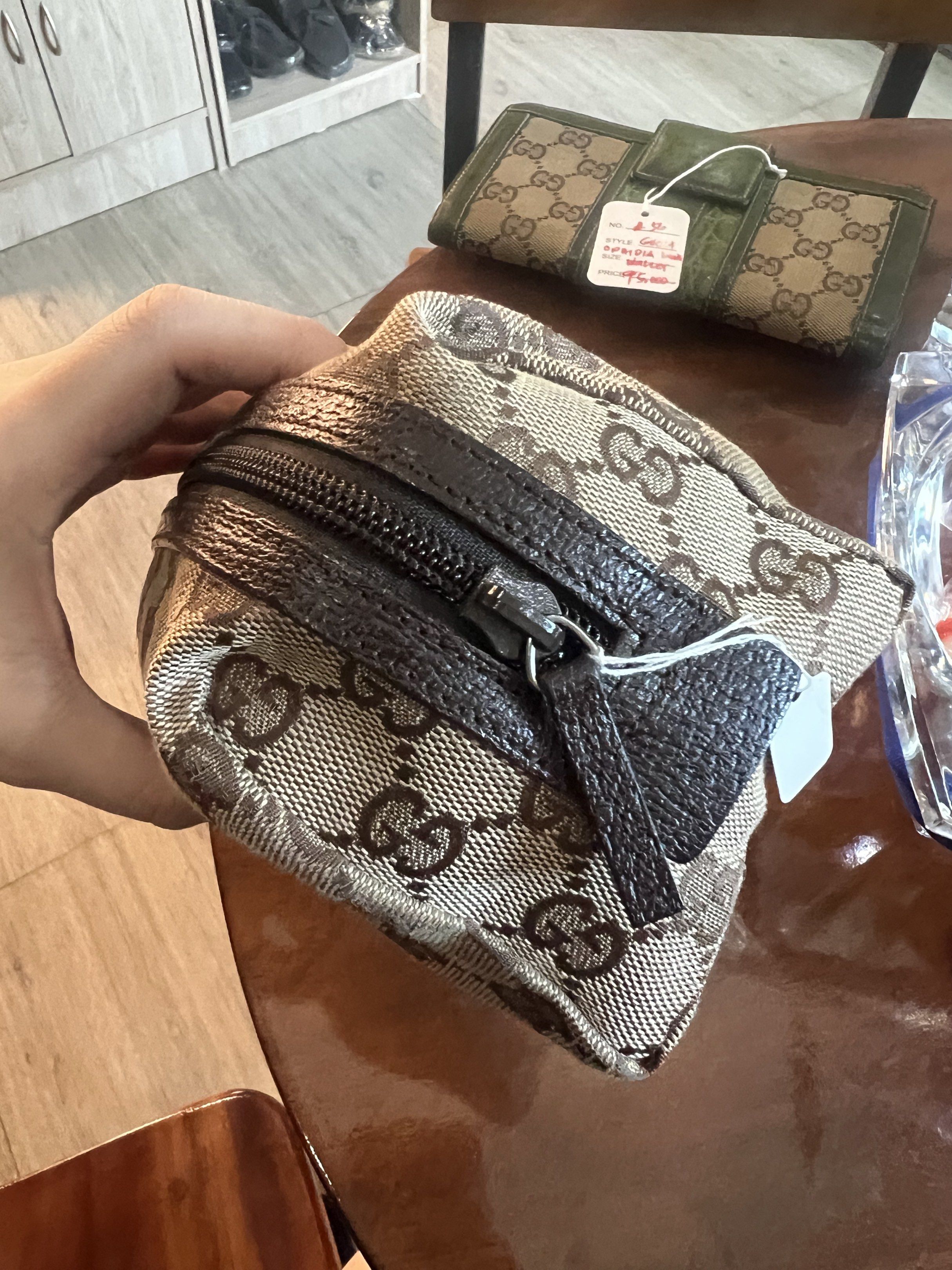 Gucci GG Canvas Cosmetic Pouch (Category: Luxury Bags & Wallets) located in Cebu City. Submitted by cringedeclutters (Listing ID 1418256717, Image 3). Description: Authentic 100% negotiable .