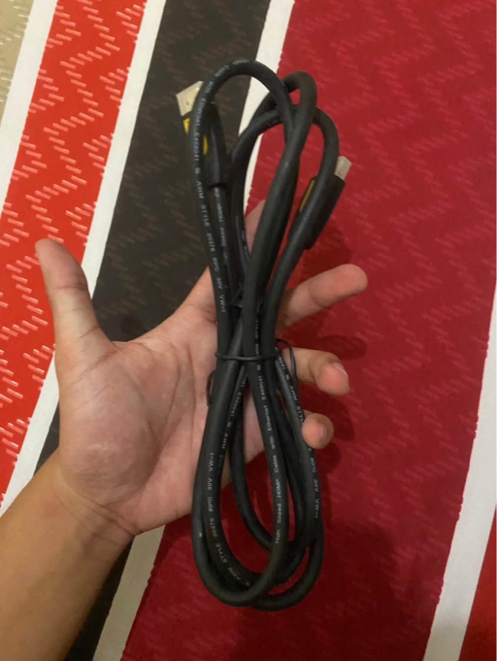 HDMI 2.1 Cable (Category: Cables & Adaptors) located in Concepcion. Submitted by dostheseller (Listing ID 1418225846, Image 1). Description: - Black HDMI cable - Connects devices with HDMI - Standard length - Includes a black cable tie.