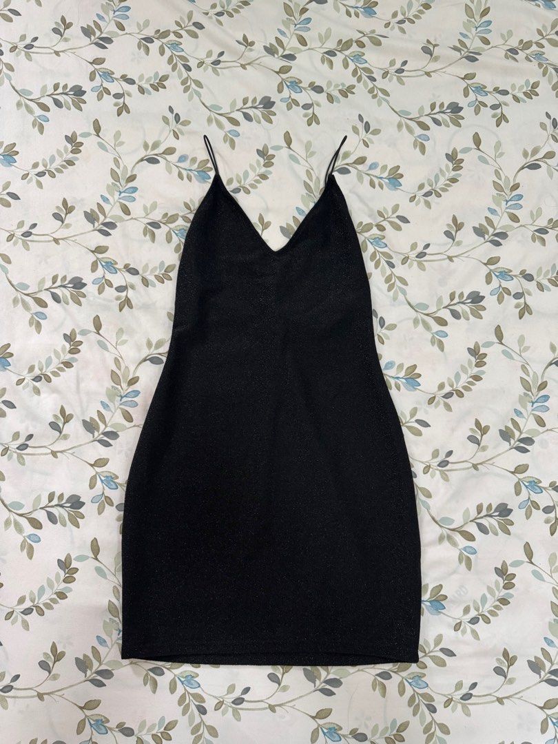 H&M Black Glittery Mini Dress (Category: Dresses) located in Antipolo. Submitted by nbrns (Listing ID 1418322499, Image 1). Description: - H&M - Black glittery mini dress - Size small - V-neckline - Spaghetti straps - Low back.