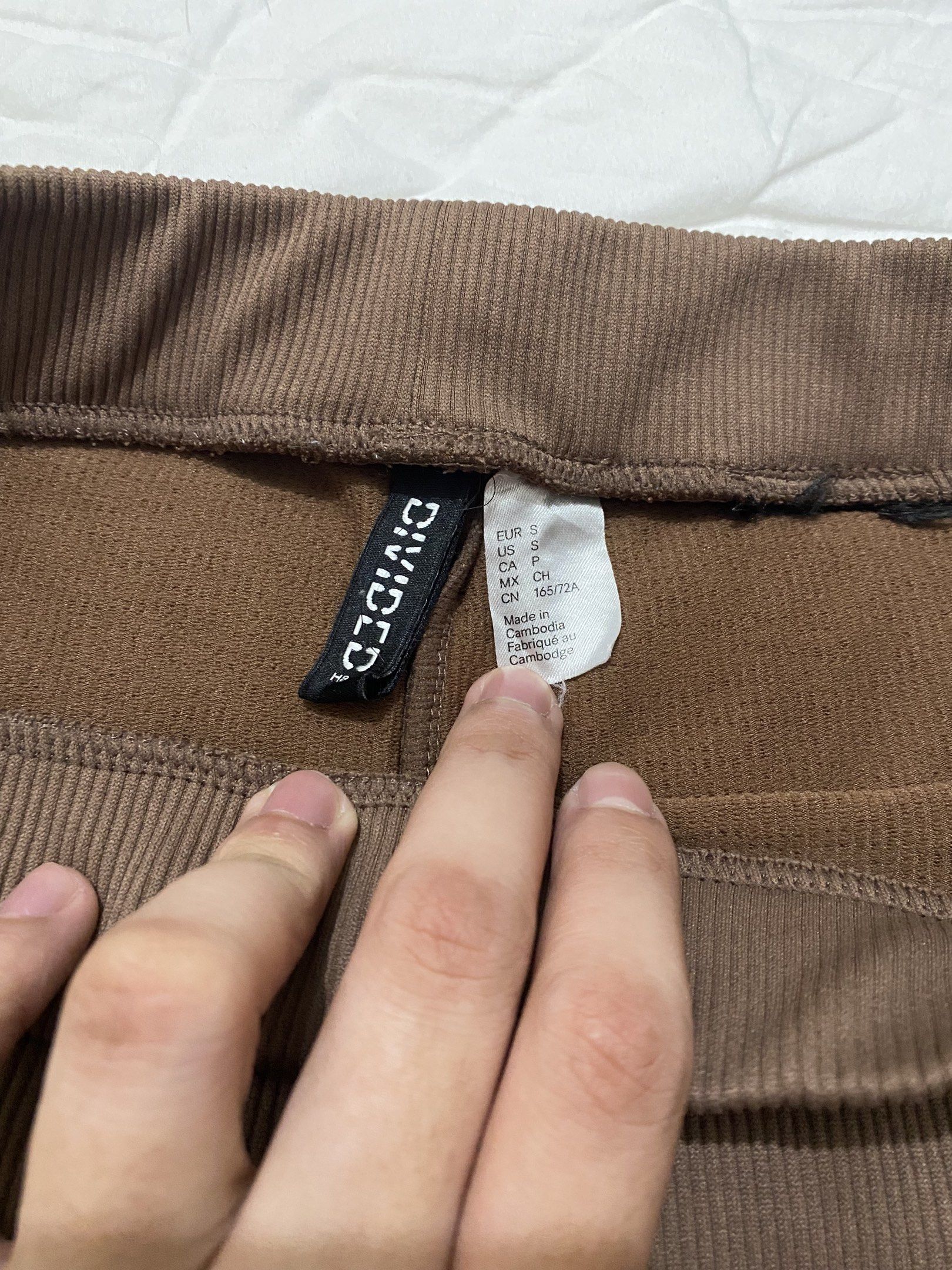 H&M Divided Ribbed Shorts - Brown - Size S (Category: Shorts) located in San Juan City. Submitted by earlitoooo (Listing ID 1418354095, Image 2). Description: - H&M Divided - Brown ribbed fabric - Size S - Biker short style.