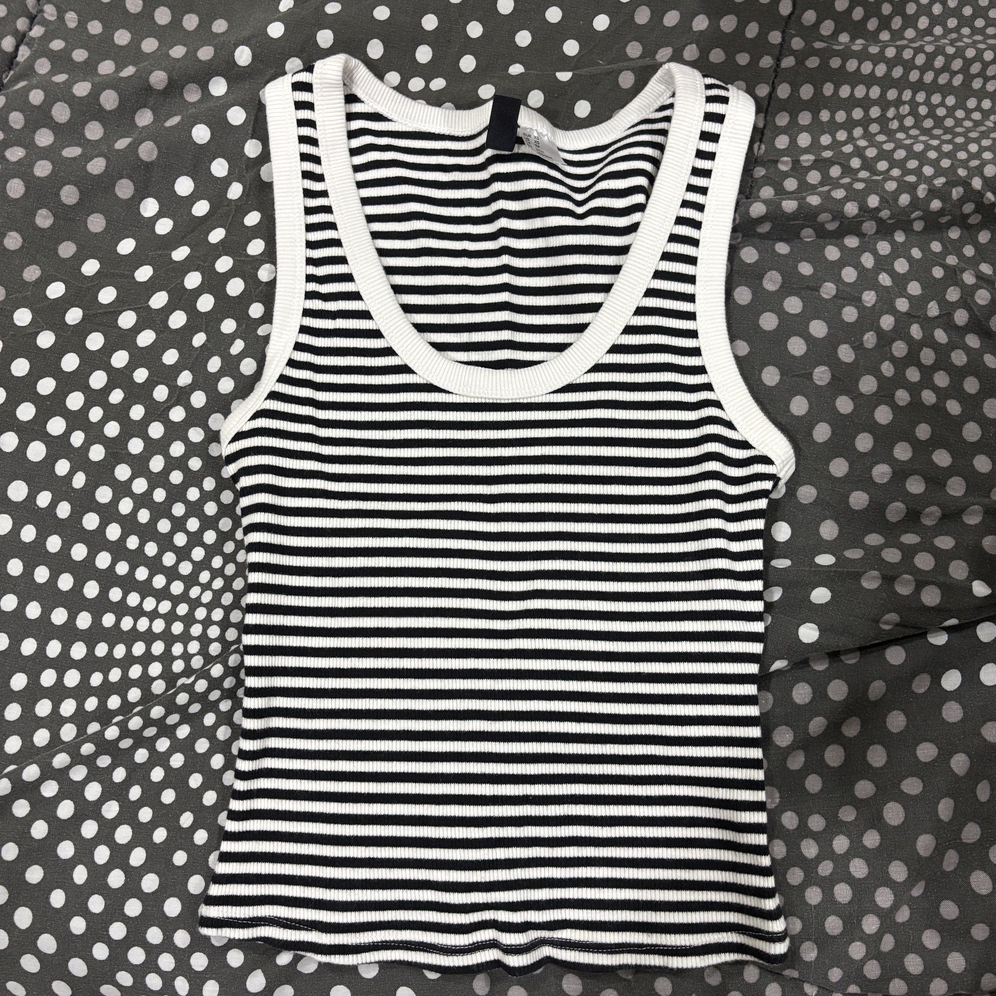 h&m tank top stripes xs (Category: Sleeveless) located in Manila. Submitted by booksandbeyond (Listing ID 1418379179, Image 1). Description: .