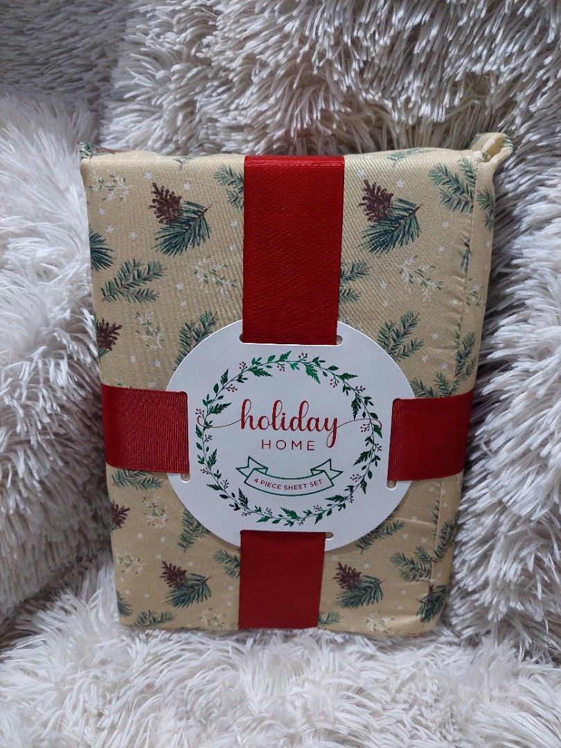 Holiday Home Gift Set Bed Sheet 4 pc Set Queen (Category: Bedding & Towels) located in Cainta. Submitted by theashop_ph (Listing ID 1418242734, Image 2). Description: - Holiday Home gift set - Features a festive design with a red ribbon - Includes a towel or small blanket (likely) - New and unused - Perfect for holiday gifting.