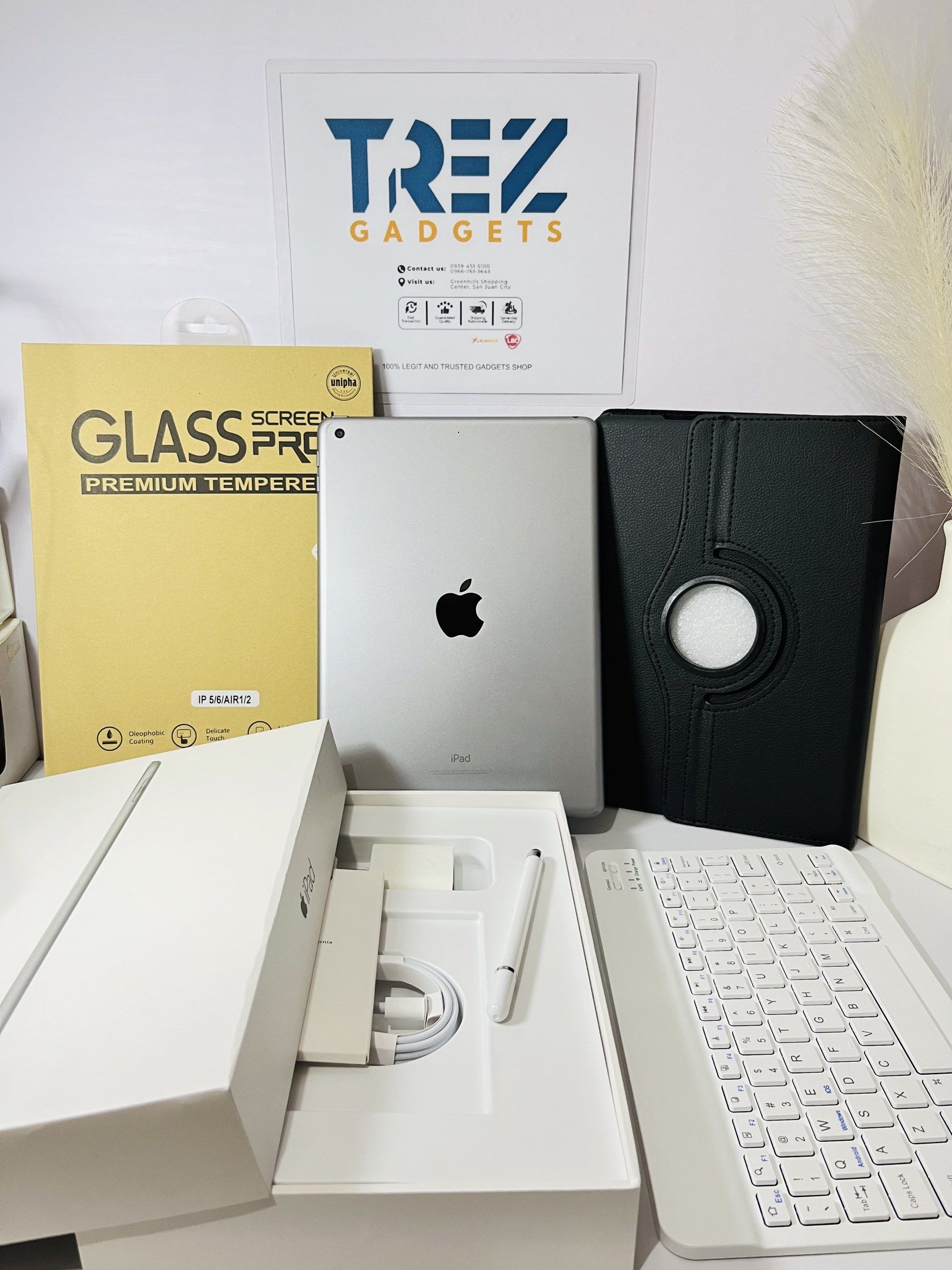 iPad 5th Gen - 128gb Complete (Category: iPad) located in Manila. Submitted by stunning.spinach1994 (Listing ID 1418290063, Image 2). Description: Apple iPad 5th Generation – 128GB (Wi-Fi Only) Inclusion: •Box •Charger •Rotating Case •Stylus Pen (Universal) •Keyboard •Tempered Glass 📌 Specifications: • 9.7-inch Retina Display • Storage: 128GB • Wi-Fi only • Apple A9 Chip • Rear Camera: 8MP • Front Camera: 1.2MP (FaceTime HD) • Touch ID (Home But