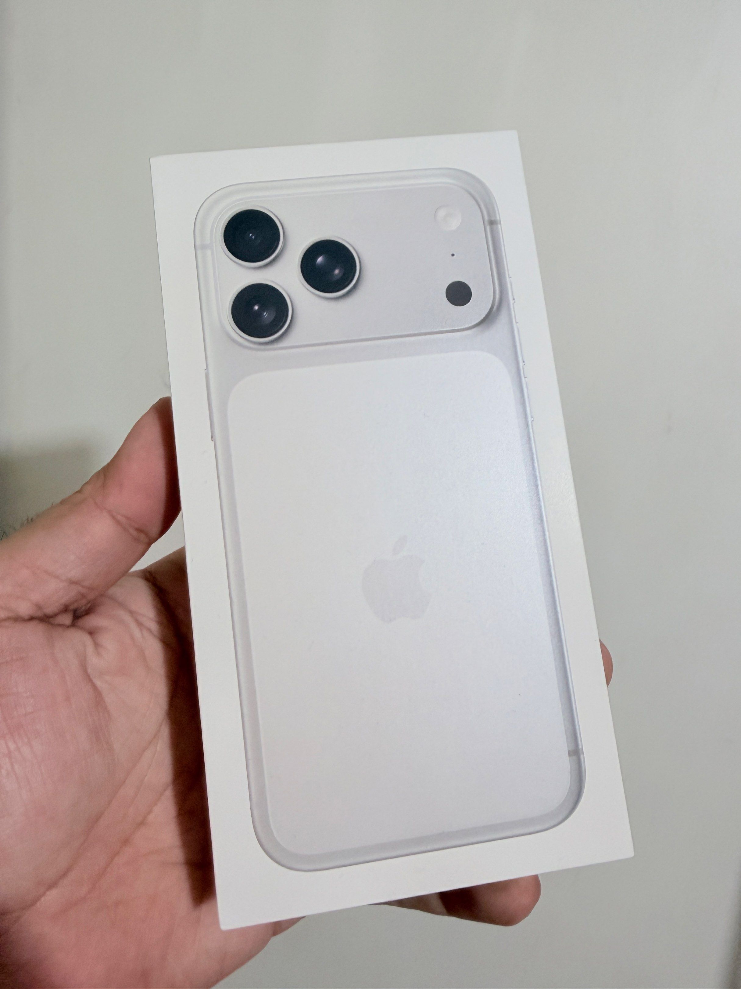 Iphone 17 promax 1TB (Category: iPhone 17 Series) located in Paranaque City. Submitted by gangalonto (Listing ID 1418387090, Image 2). Description: For sale Brand new sealed Globe locked. Php110,000.00 Paranaque city. 1TB.