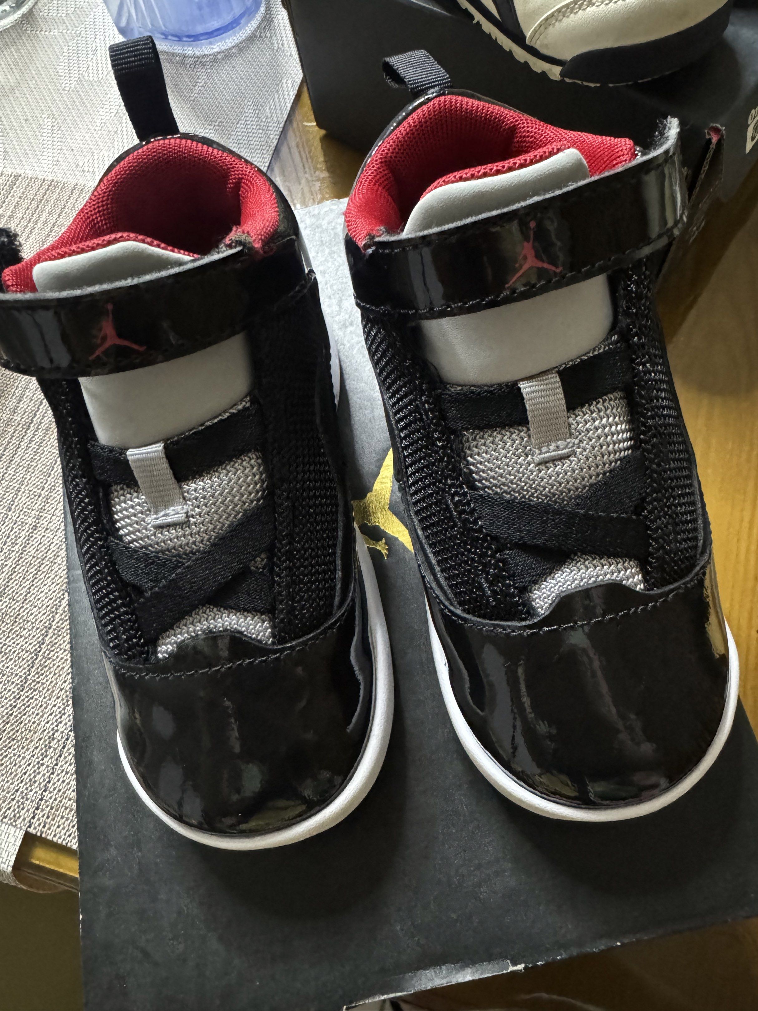 Jordan Max Aura 2 (TD) Black/Gym Red (Category: Babies & Kids Fashion) located in Quezon City. Submitted by preloved1793 (Listing ID 1418295046, Image 1). Description: Barely used.