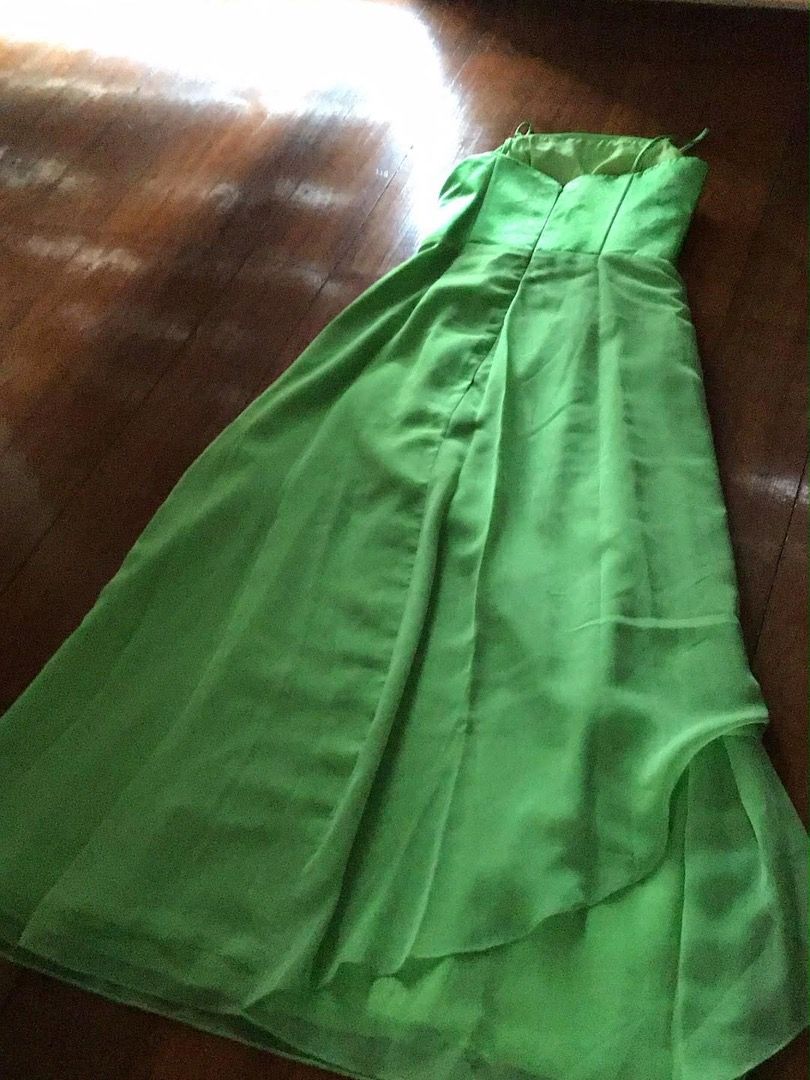 June (brand) Green Evening Gown (Category: Evening dresses & gowns) located in Makati City. Submitted by gobernice (Listing ID 1392237968, Image 2). Description: June (Brand) Size Medium Used once only.