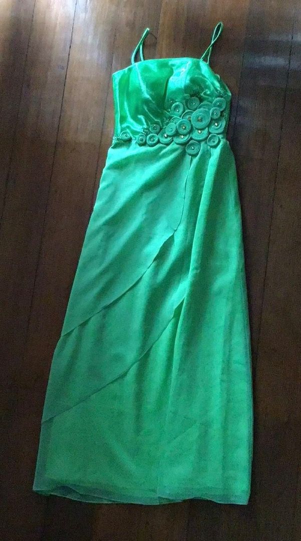 June (brand) Green Evening Gown (Category: Evening dresses & gowns) located in Makati City. Submitted by gobernice (Listing ID 1392237968, Image 3). Description: June (Brand) Size Medium Used once only.