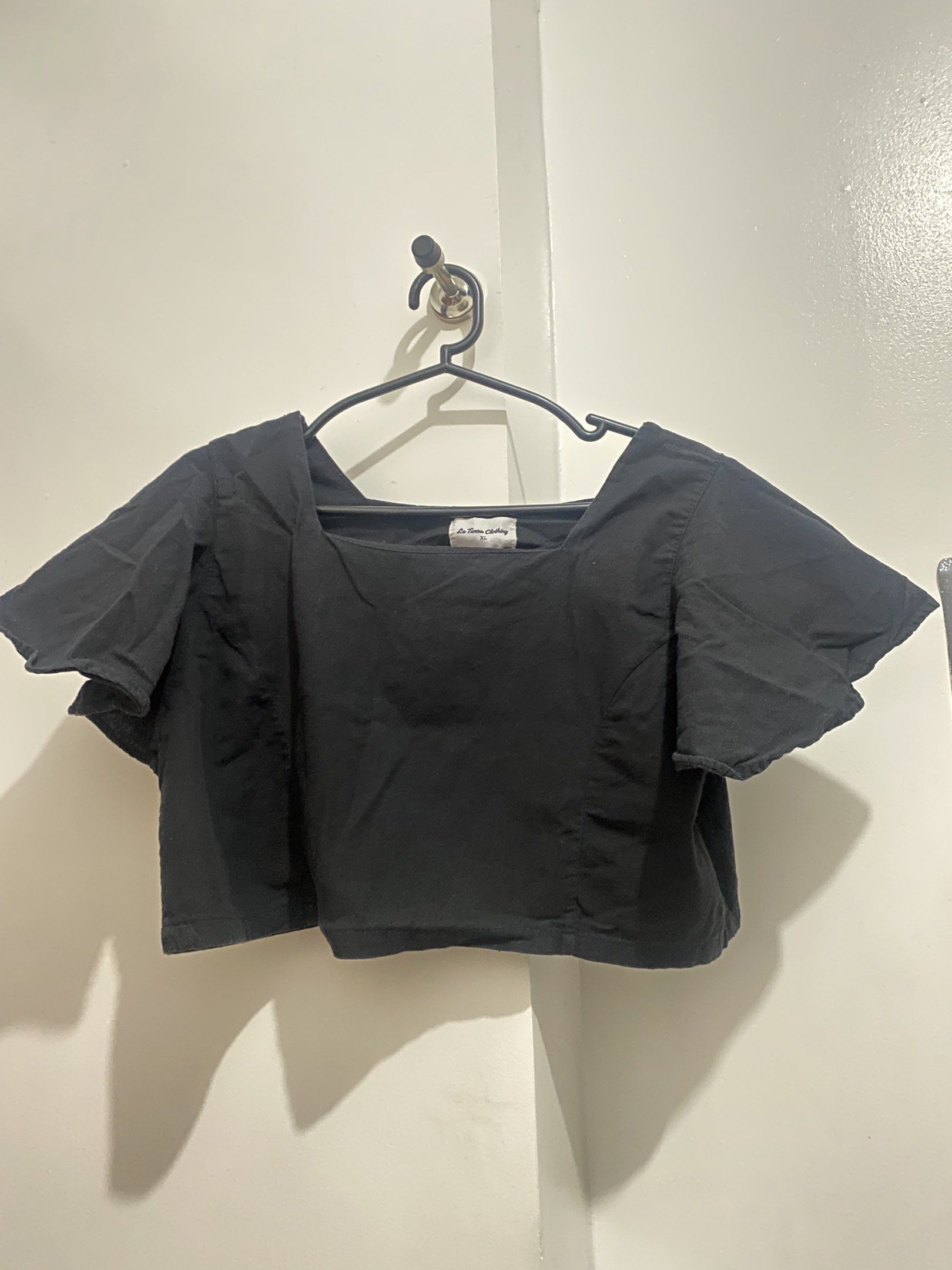 La Terra Clothing Square Neck Top (Category: Blouses) located in Manila. Submitted by prelovedxthrifted (Listing ID 1418254493, Image 3). Description: 🌸 Cotton linen 🌸 RFS: Decluttering 🌸 XL but fits M-L, up to 38 bust 🌸 MOP: Gcash.