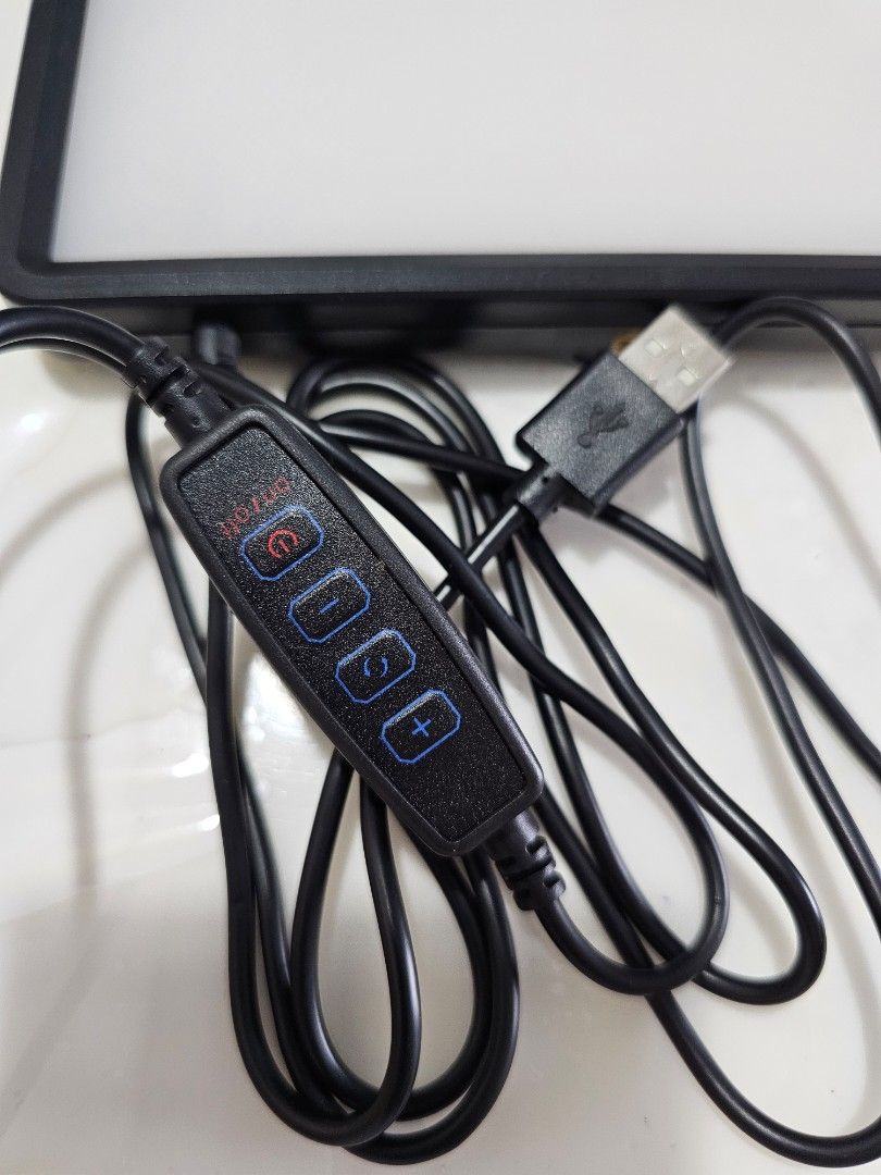 LED Panel Light (wired) (Category: Lighting & Studio Equipment) located in Singapore. Submitted by yongjs (Listing ID 1418319913, Image 2). Description: LED panel light, 17x11cm (int) - 2m wire connected to power source via USB - Adjustable for 3 temperature; - Brightness adjustable in 9 steps Seldom used Self collect from 298130 Better deal if combine purchase with : Check out 'Camera Neck Strap and Hand Grip', available at S$8 on #Carousell: ht