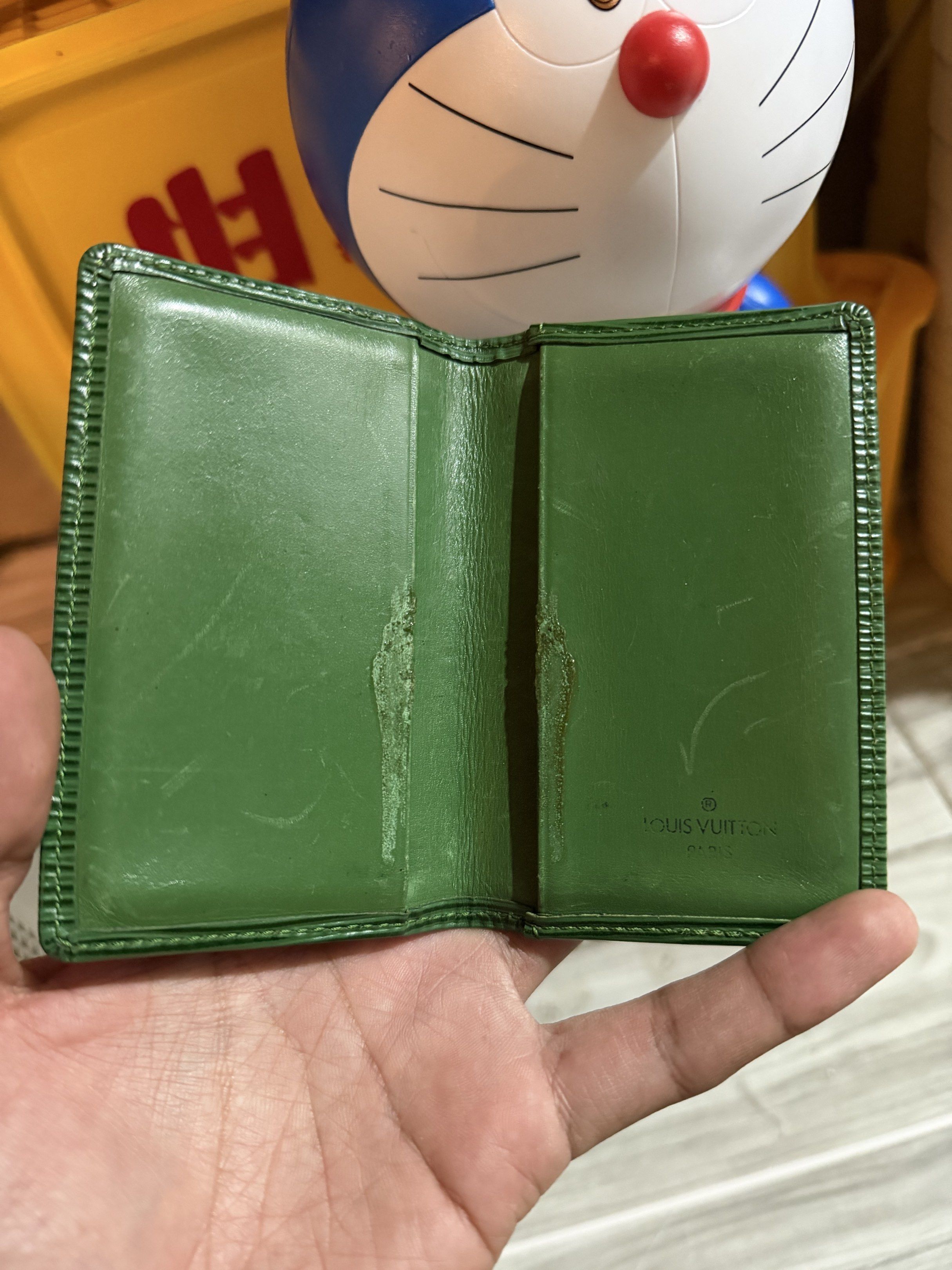 Louis Vuitton Epi Card Holder Green (Category: Luxury Bags & Wallets) located in Makati City. Submitted by japankycollection (Listing ID 1418343443, Image 3). Description: what you see is what you get check detailed photo sa issue.