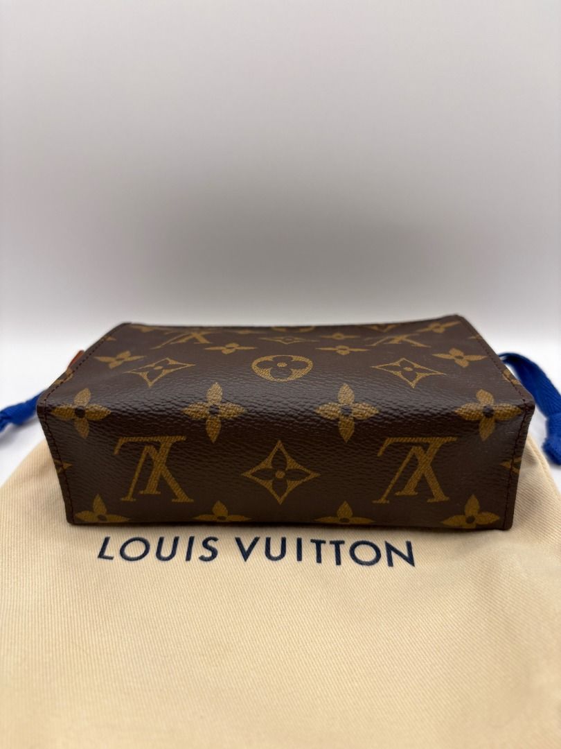 Louis Vuitton LV Toiletry 15 Pouch (Category: Luxury Bags & Wallets) located in Manila. Submitted by summercookie (Listing ID 1418353029, Image 3). Description: Kept unused Complete inclusions.