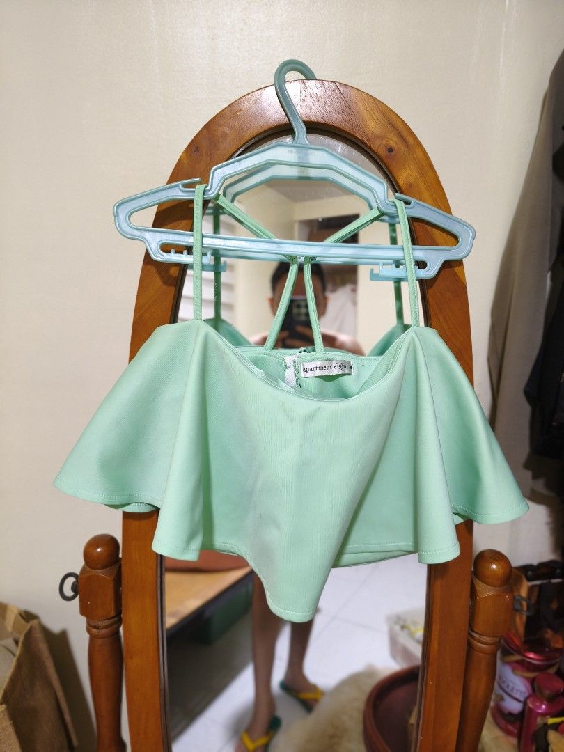 Mint Green Crop Top (Category: Others Tops) located in Cebu City. Submitted by roxyyap (Listing ID 1418397627, Image 1). Description: - Mint green crop top - Flared hemline - Spaghetti straps - Made of smooth, lightweight fabric - Perfect for formal events.