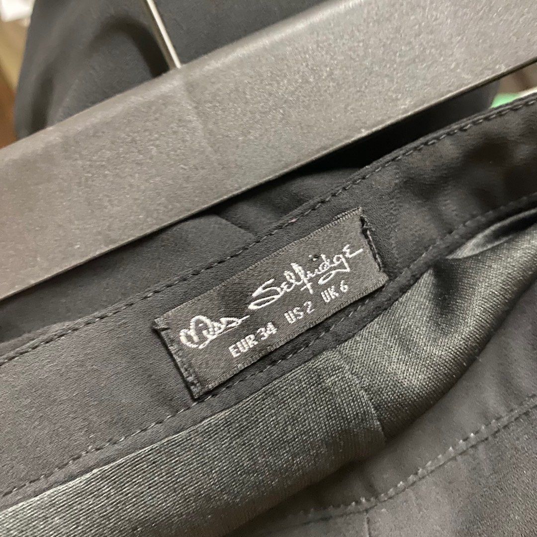 Miss Selfridge Black Culottes Gaucho Pants (Category: Other Bottoms) located in Quezon City. Submitted by morethanmakeup (Listing ID 1418362282, Image 2). Description: Miss Selfridge Black Culottes Gaucho Pants • Fits me who is normally S-M size in UNIQLO.