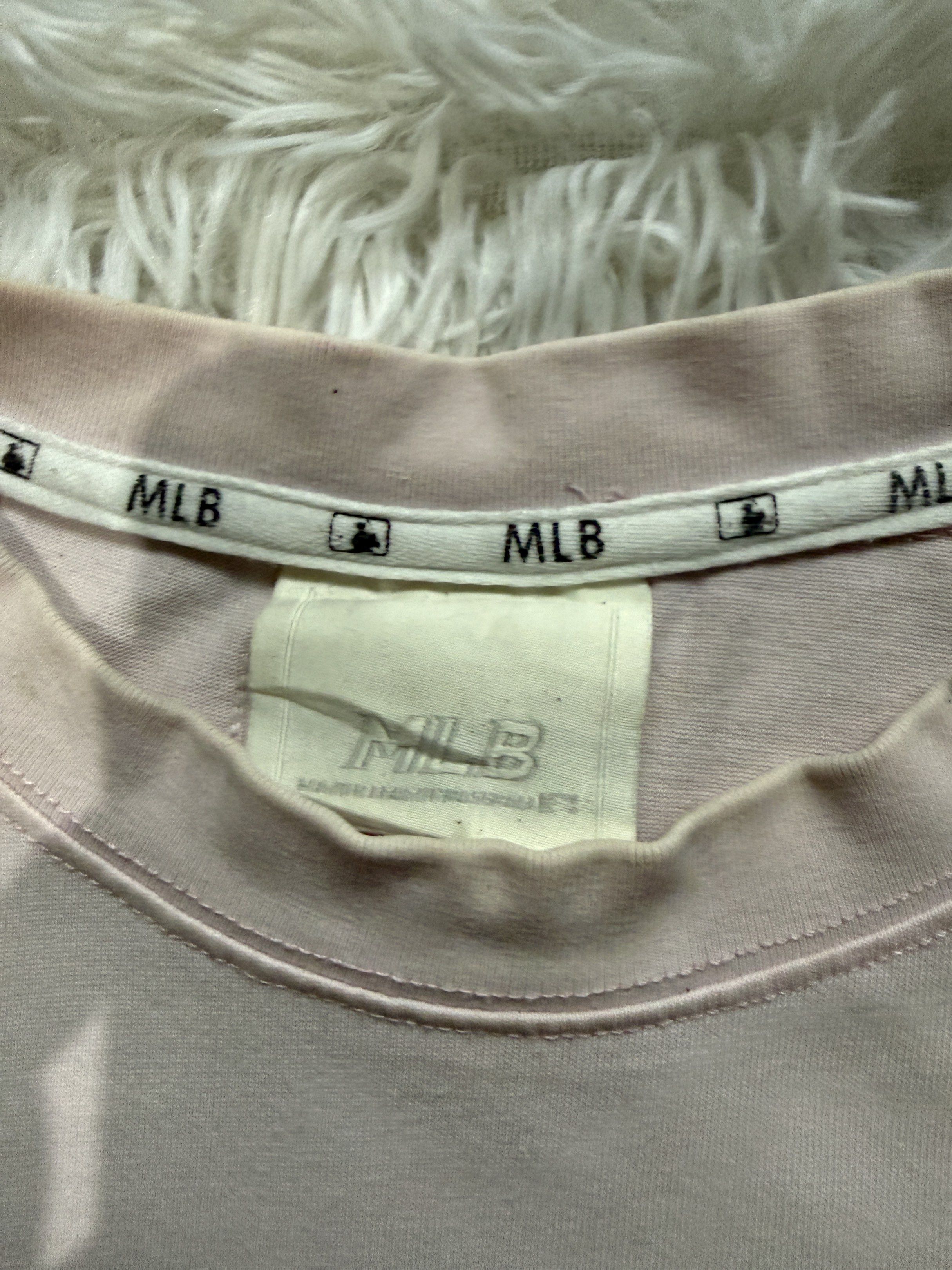 MLB Dodgers T-shirt (Category: Tshirts & Polo Shirts ) located in Manila. Submitted by keepercollection (Listing ID 1418210192, Image 3). Description: - Light pink MLB Dodgers T-shirt - Features the iconic LA logo - Eye-catching graphic design on the back - Comfortable crew neck design - Official MLB-licensed product - Made from soft, comfortable material.