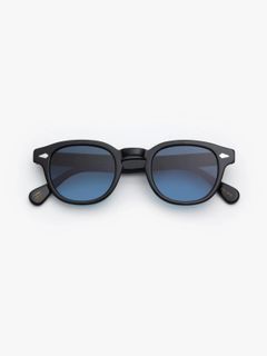 (Category: ) located in . Submitted by sneakers (Listing ID 1418318594, Image 1). Description: .