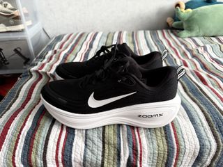 (Category: ) located in . Submitted by sneaker_link (Listing ID 1418232017, Image 1). Description: .