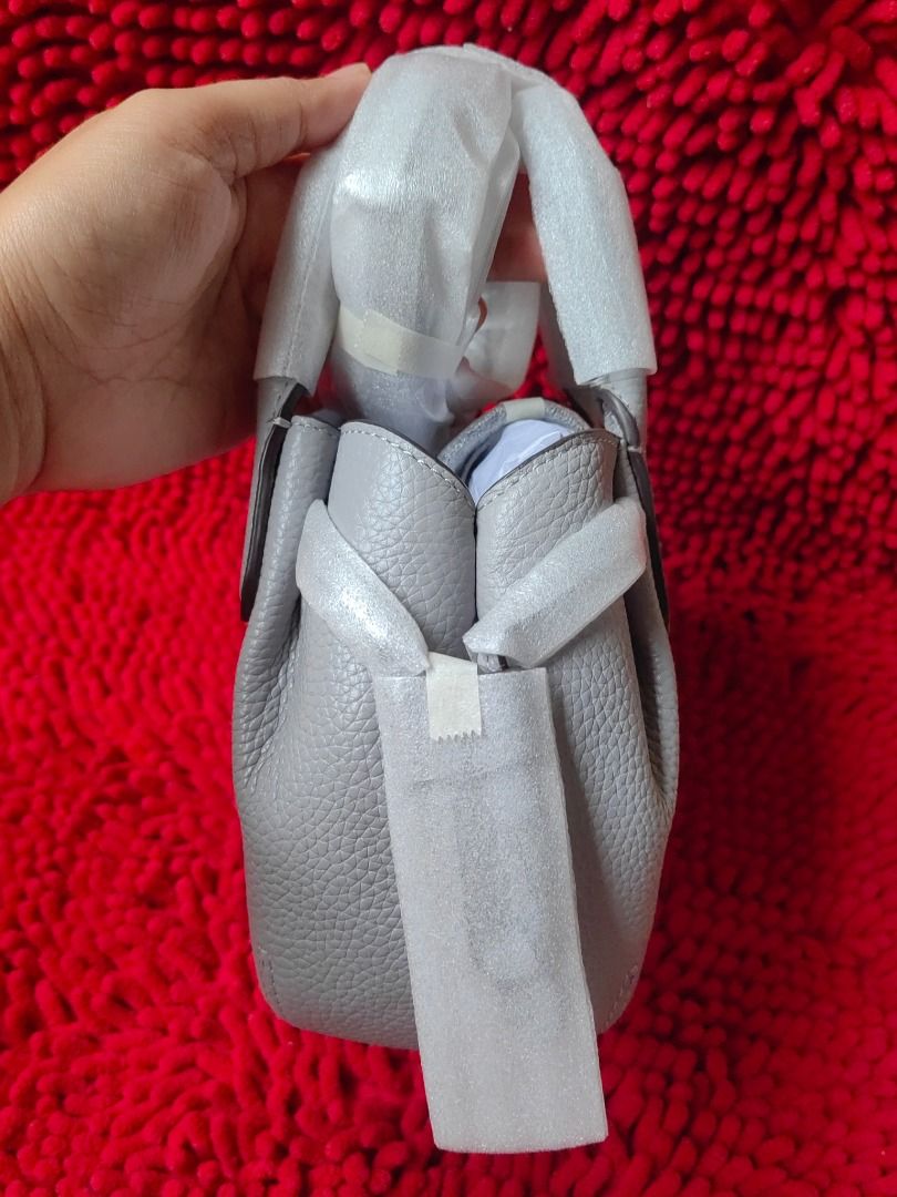 Original KS Mini Dumpling Satchel with Strap (Category: Luxury Bags & Wallets) located in Puerto Galera. Submitted by charisarifinds (Listing ID 1418319599, Image 3). Description: Brand new Original Kate Spade Mini Dumpling Satchel with Strap Material: Pebbled Leather 18cm L x 15cm H x 10cm W ✅ Fits phone and small wallet Inclusion: Original packaging and tag 💯 Original from Canada, money back guaranteed if proven fake Disclamer: Chari Sari Find