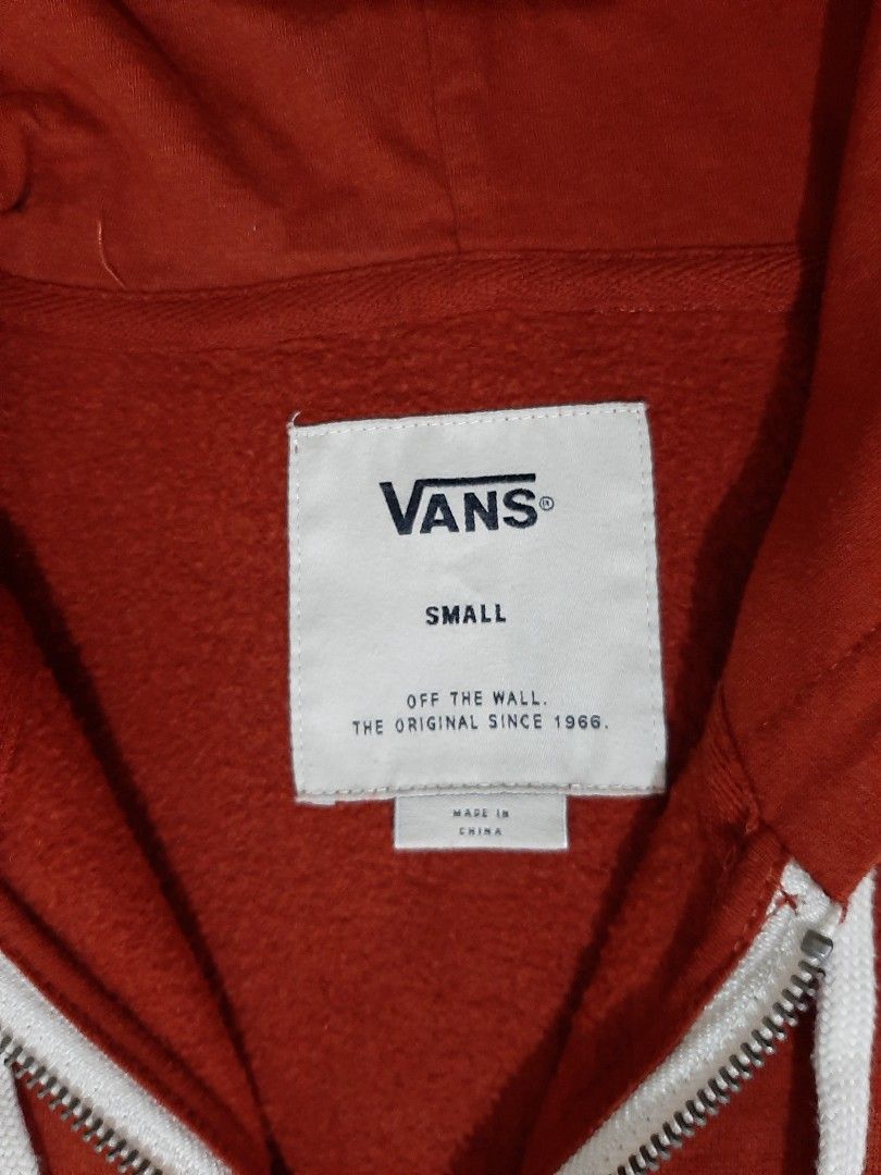 Original Preloved Vans Hoodie with Zip (Category: Coats, Jackets and Outerwear) located in Mandaluyong City. Submitted by time_machine28 (Listing ID 1418292407, Image 2). Description: FOR SALE original preloved Vans hoodie rfs: decluttering in good condition 8/10 ratings condition size: Mens Small / can fit to Womens Medium dimensions: width 21inch length 27inch negotiable price mandaluyong location mop: bdo or gcash courier: jnt, lbc, or lalamov