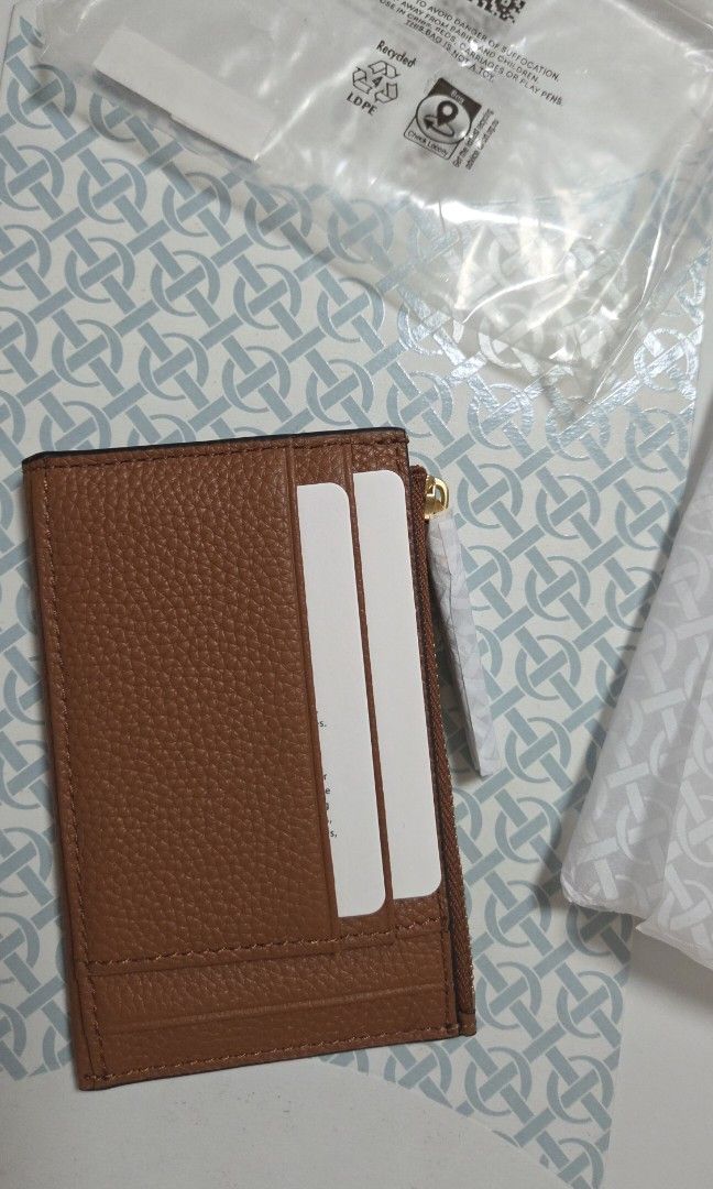 Oroton card case (Category: Luxury Bags & Wallets) located in Quezon City. Submitted by myprelovedfindsph (Listing ID 1418240214, Image 2). Description: Brandnew Oroton card case / coin purse. Complete inclusion plus gift box..