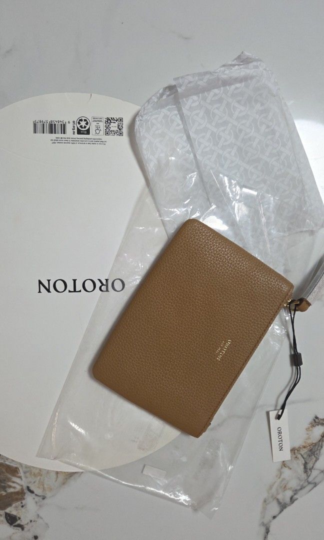 Oroton purse wallet (Category: Luxury Bags & Wallets) located in Quezon City. Submitted by myprelovedfindsph (Listing ID 1418237339, Image 1). Description: Brandnew Oroton purse wallet. Complete inclusions including gift box..