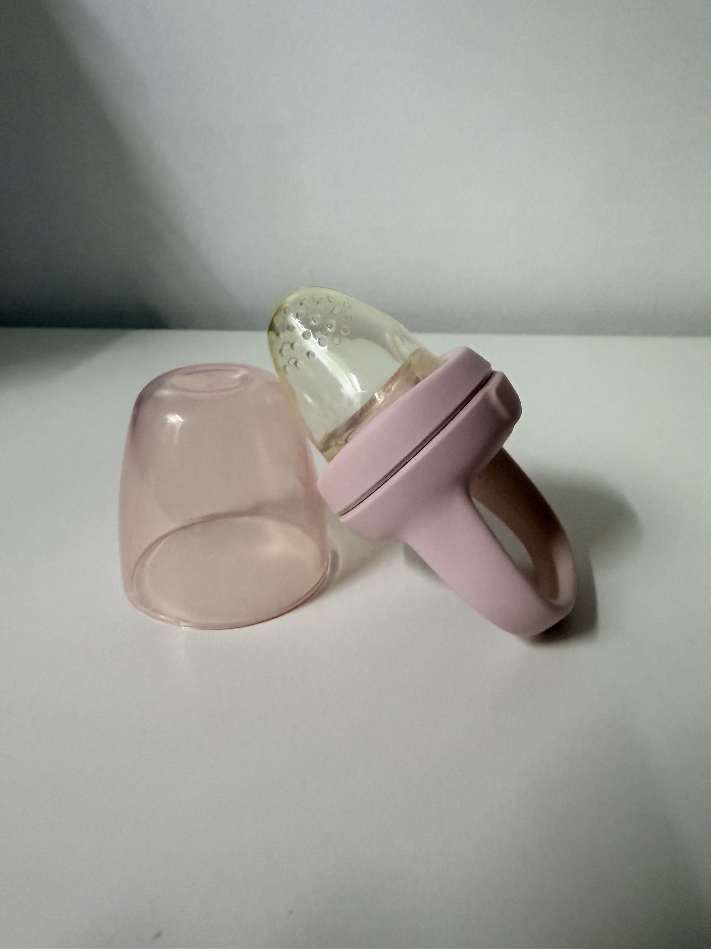OXO Tot Silicone Self-Feeder Teether (Category: Weaning & Toddler Feeding) located in Taguig. Submitted by pre.by.k (Listing ID 1418219093, Image 1). Description: Used a few times only, but stained from Oranges. Otherwise still in good condition, can be used as intended. SRP is ₱849.
