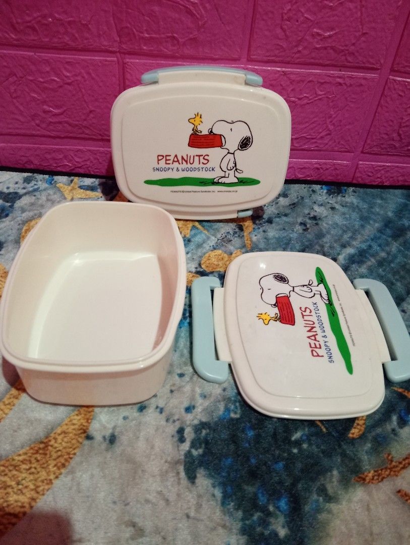 Peanuts Snoopy & Woodstock Lunch Box set (Category: Food Organization & Storage) located in Bulacan. Submitted by renasophiatoystore2020 (Listing ID 1418254695, Image 2). Description: - Snoopy & Woodstock lunch box set - Features a white rectangular body - Comes with a blue handle and lid - Single compartment - Design includes "PEANUTS" and "SNOOPY & WOODSTOCK".